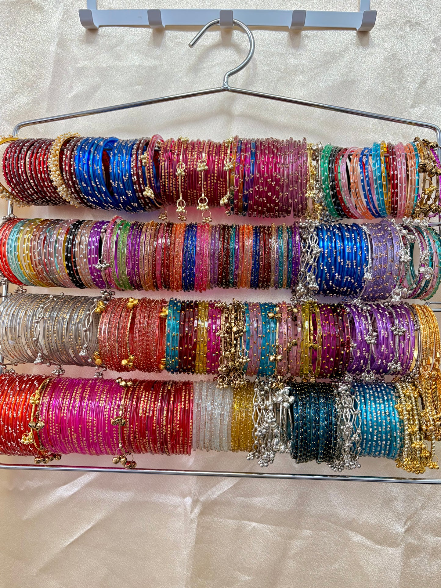Hanging bangle organiser
