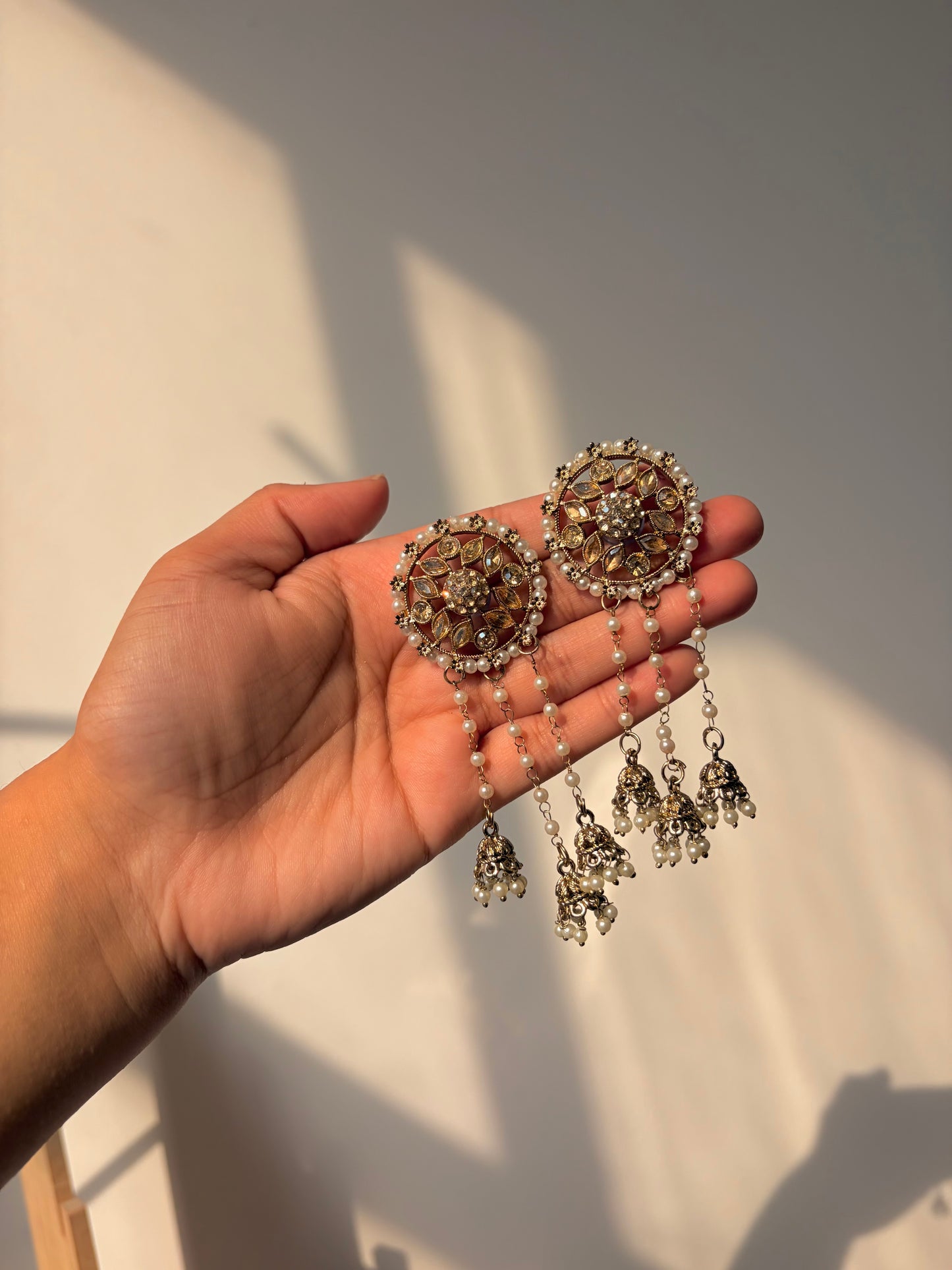Sundas jhumkay