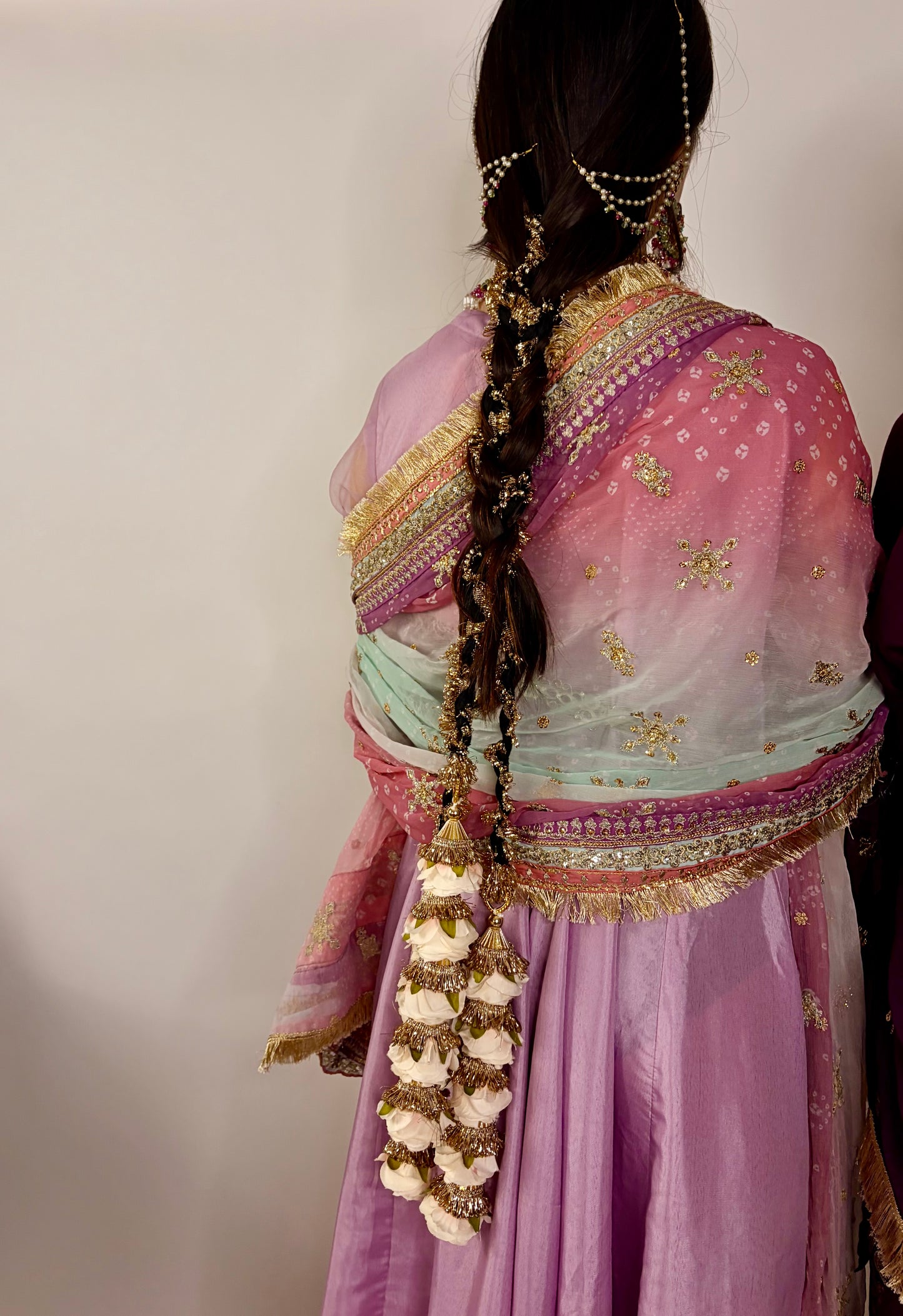 Gulab paranda ~ cream & light pink
