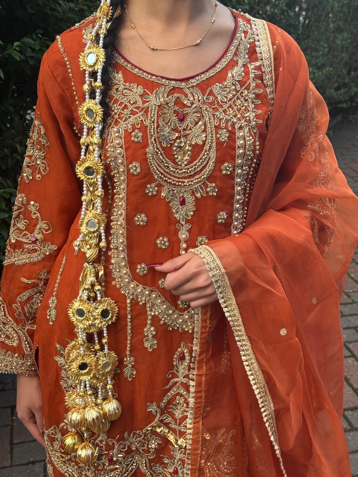 Mehru Gota Paranda ~ gold