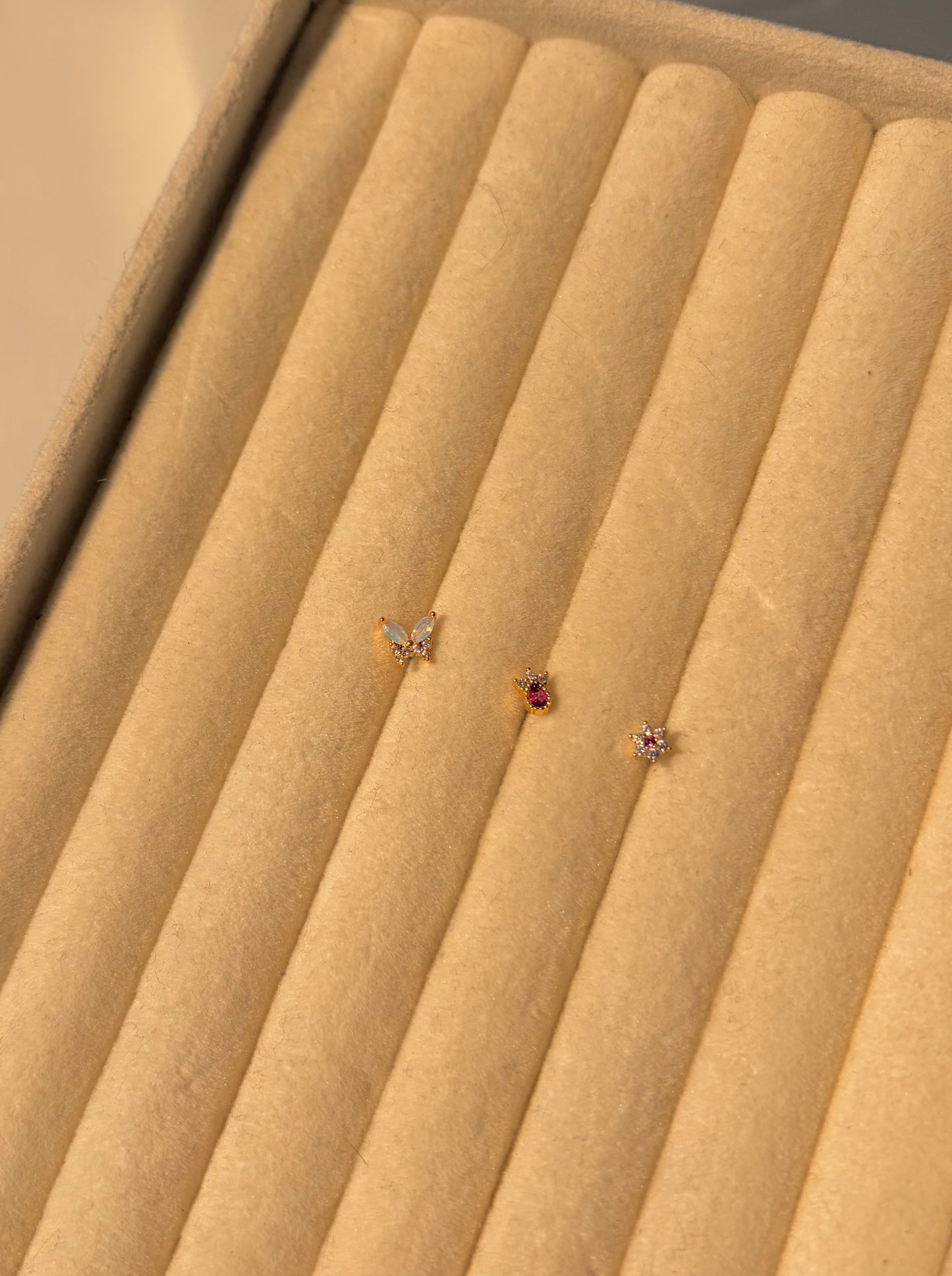 Tara nose stud trio~gold