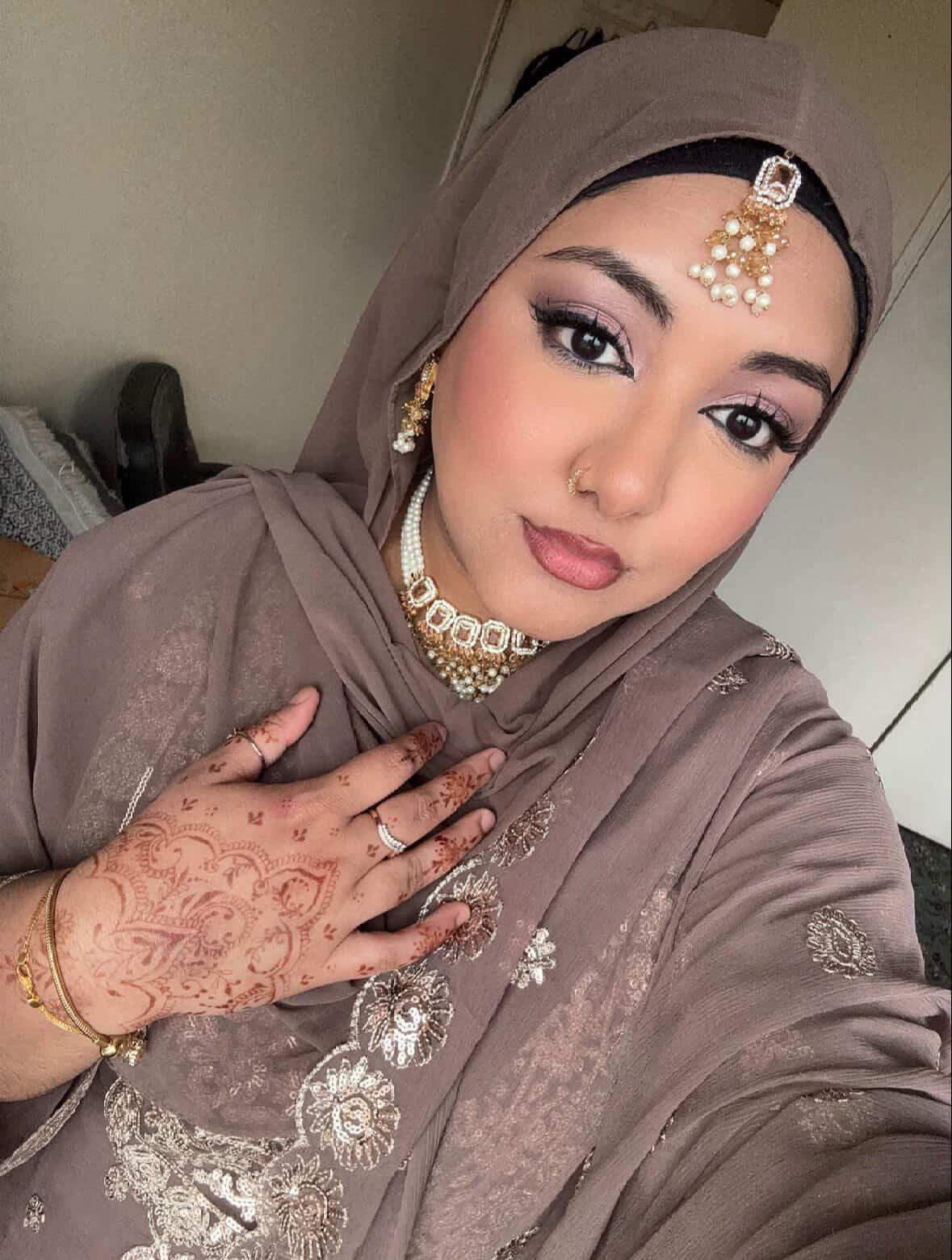 Minahil jewellery set -Clear