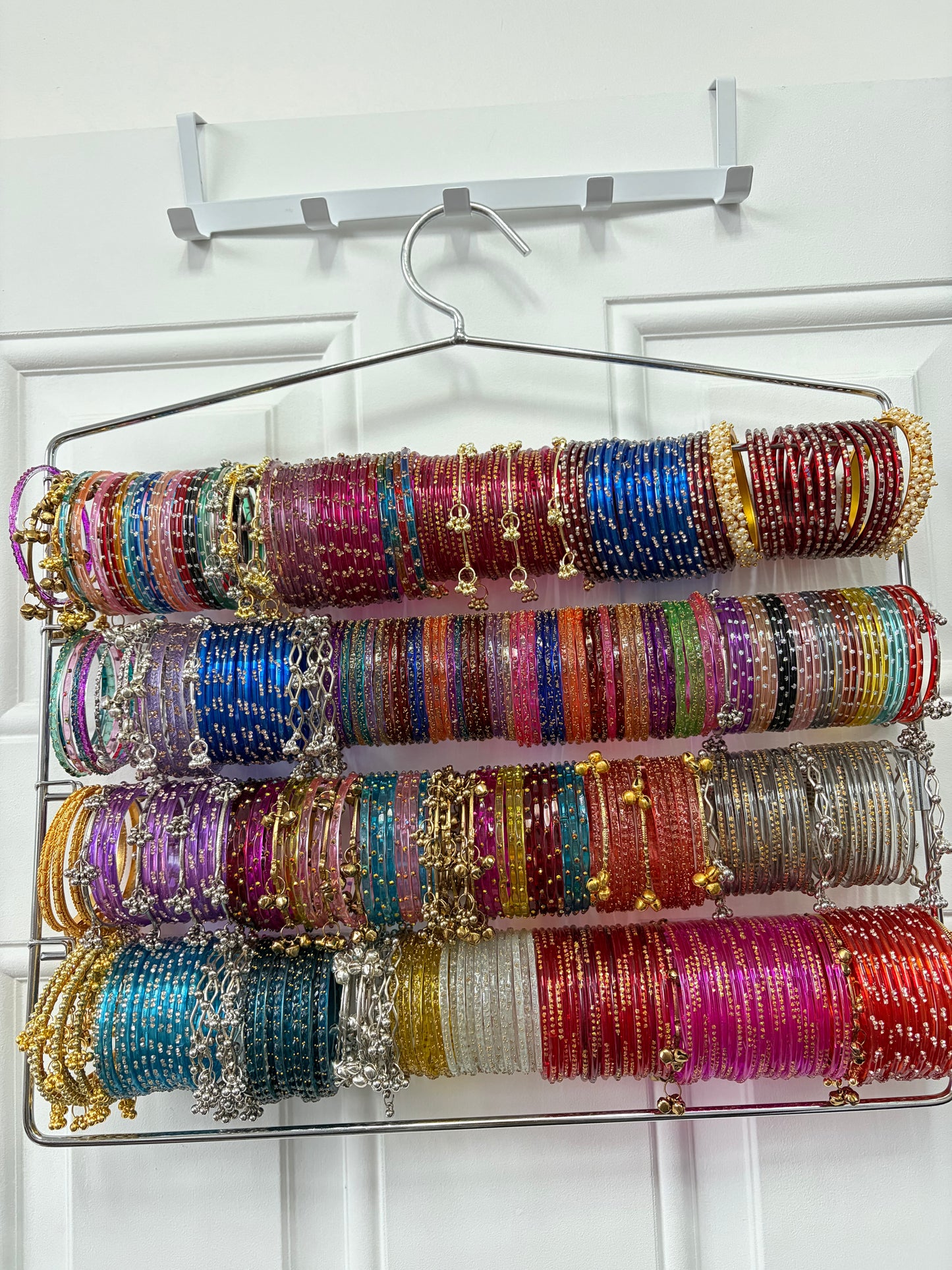 Hanging bangle organiser