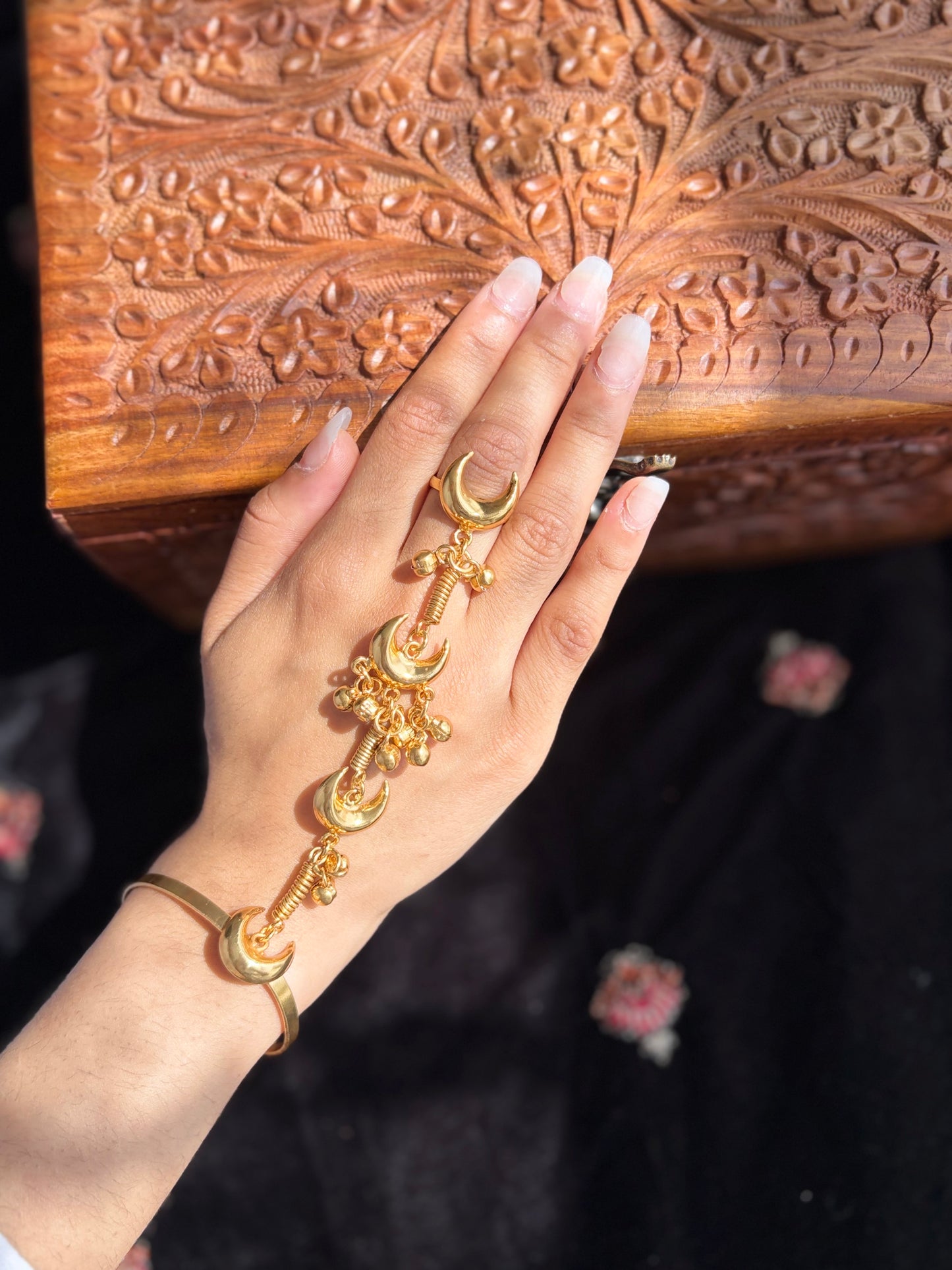 Chandni hand chain