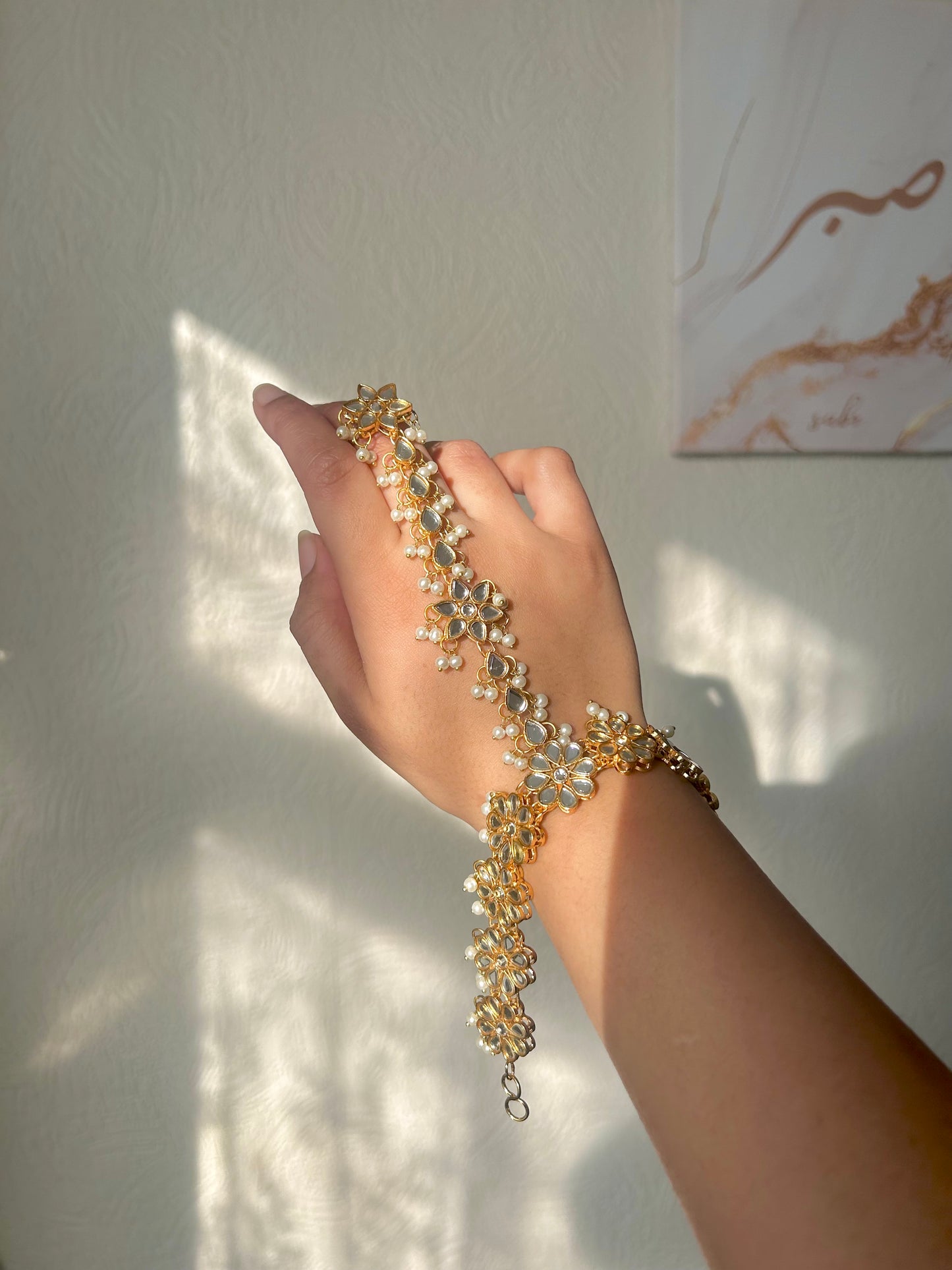 Raiya hand chain