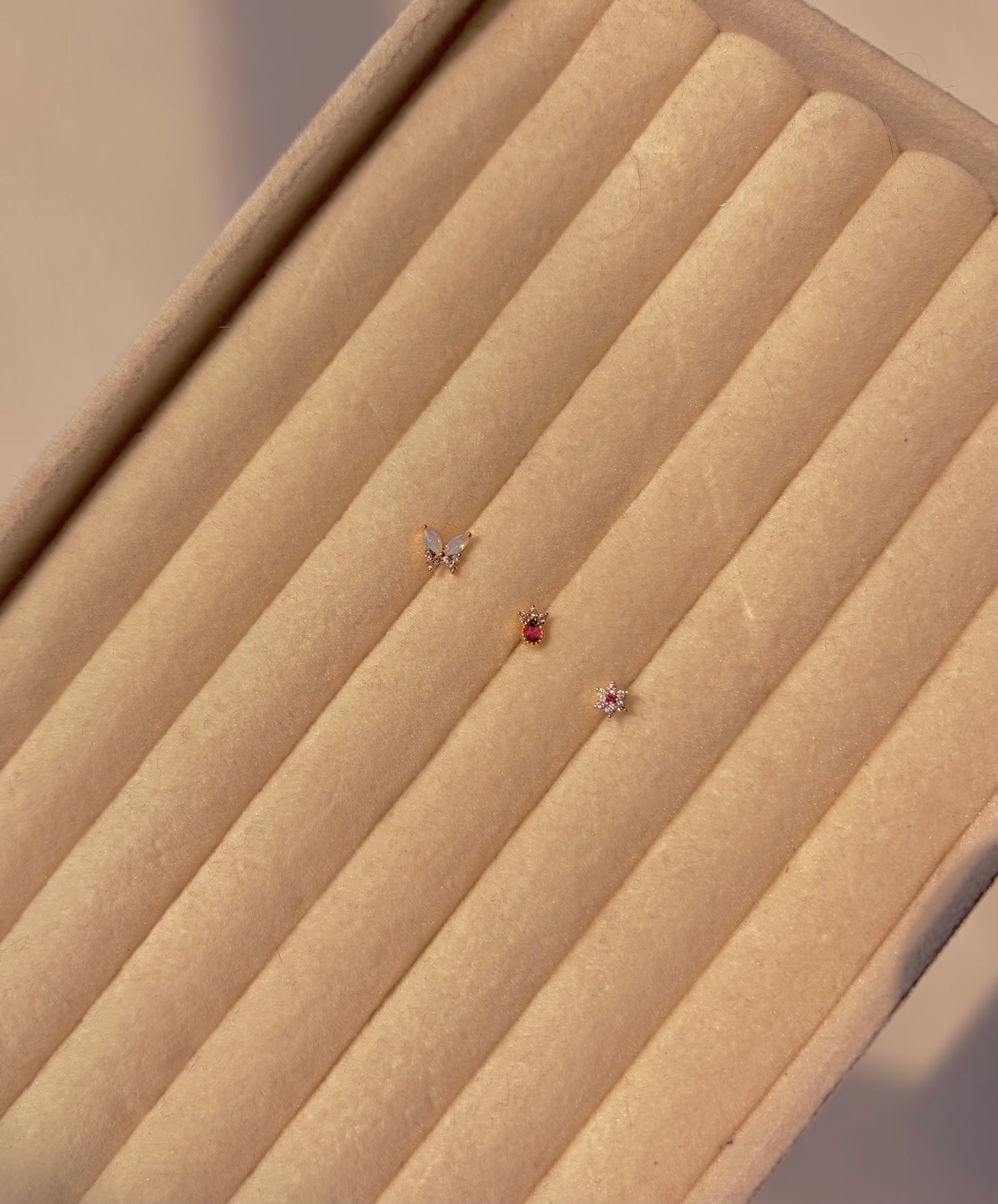 Tara nose stud trio~gold