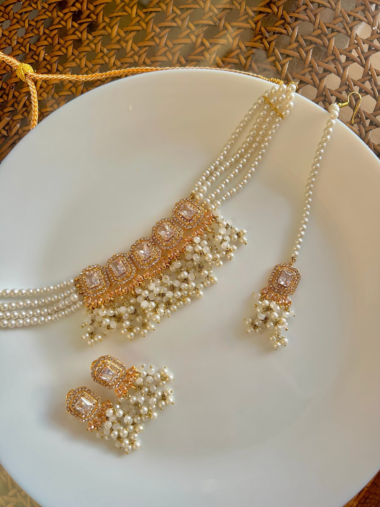 Minahil jewellery set -Clear
