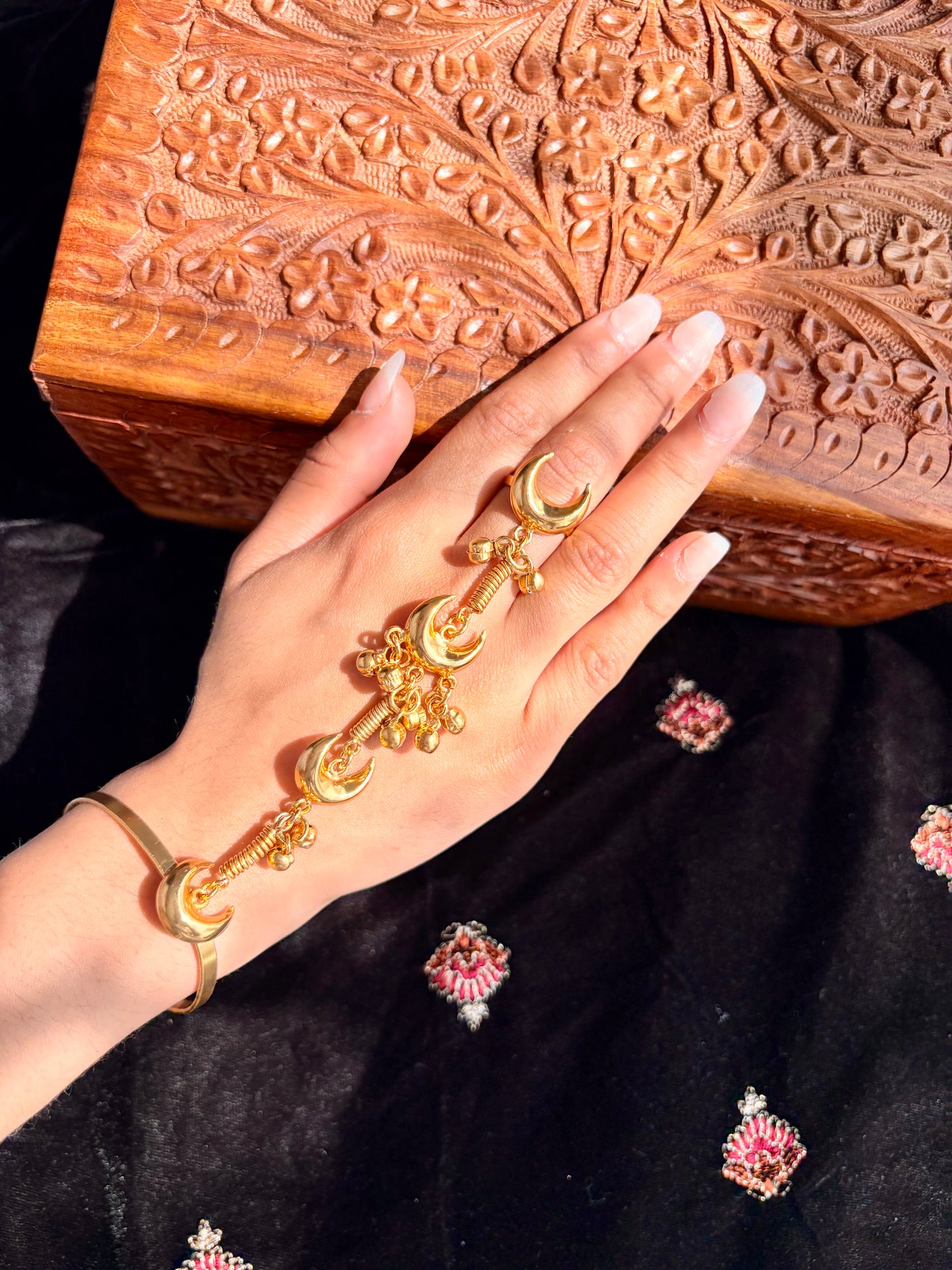 Chandni hand chain