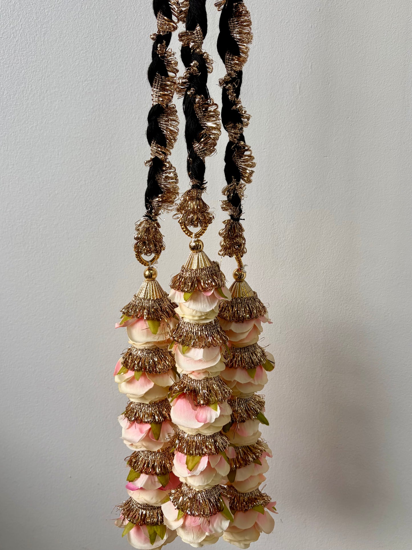 Gulab paranda ~ light pink