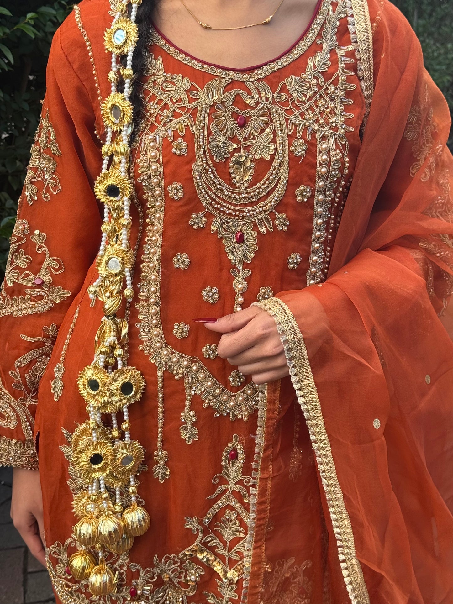 Mehru Gota Paranda ~ gold