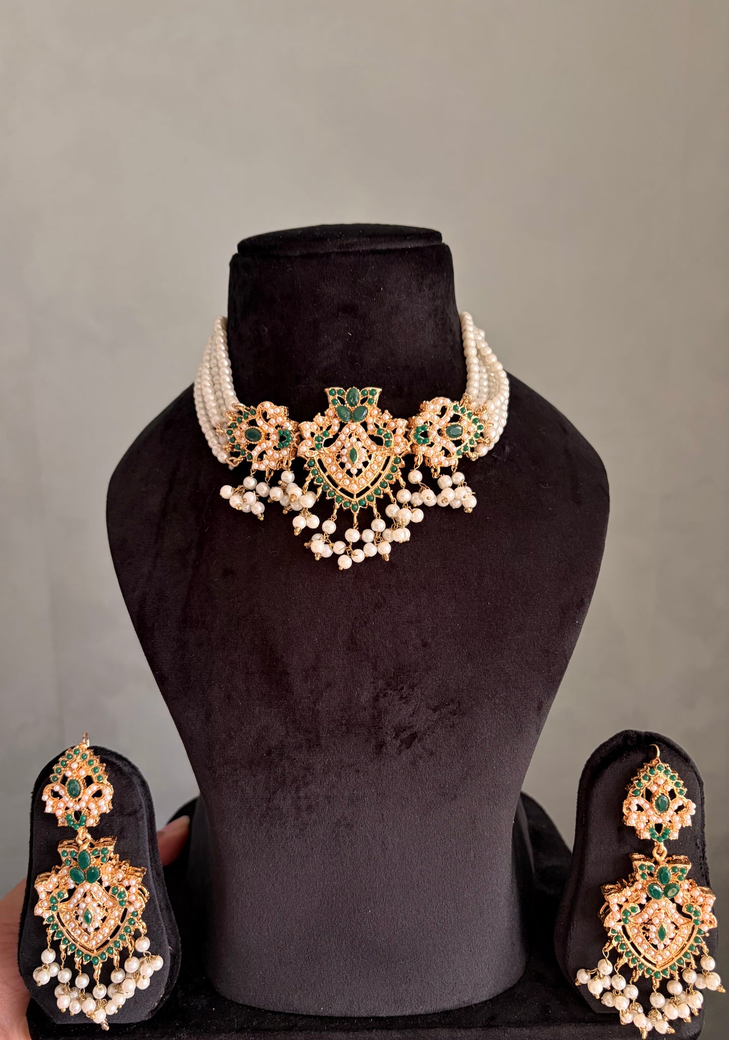 One off- Green choker set