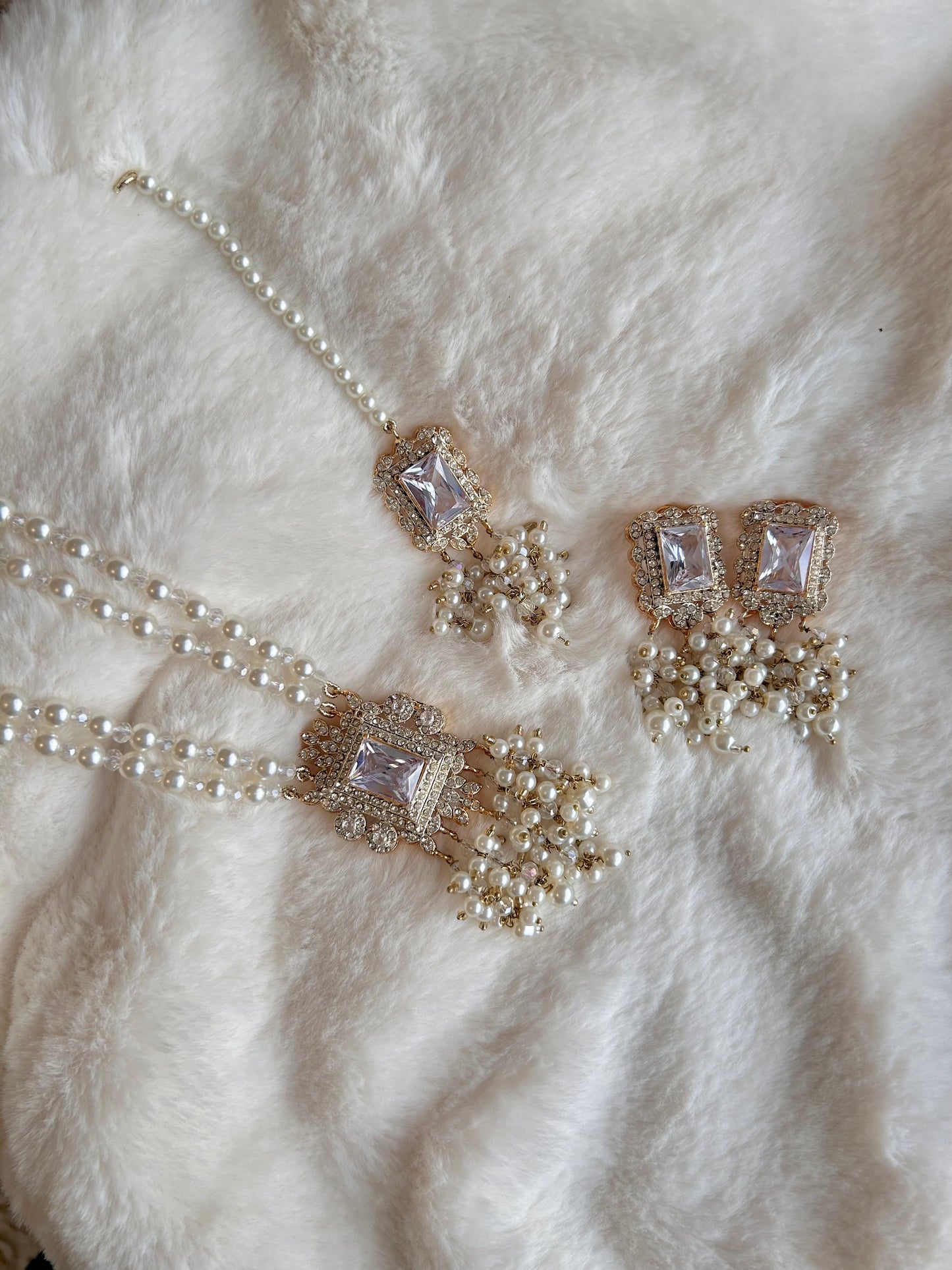 Hala jewellery set - Diamond