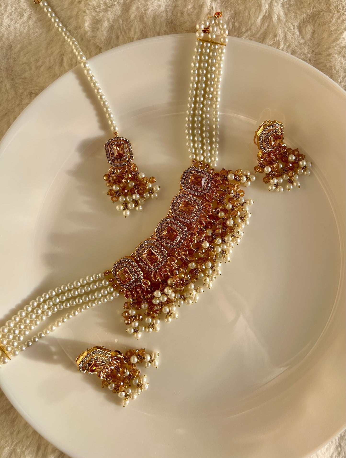 Minahil jewellery set - Champagne & Pearl