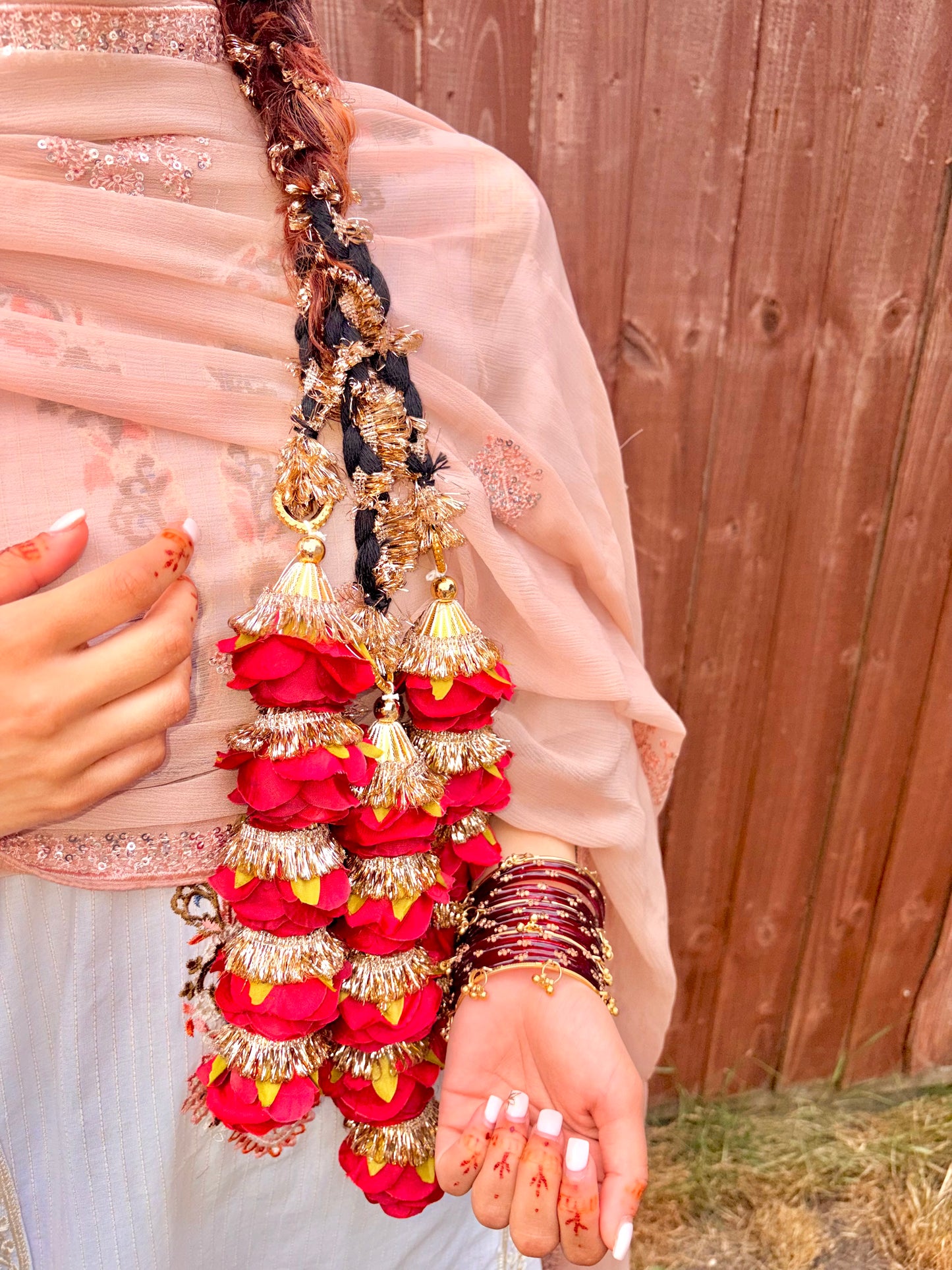 Gulab paranda ~ Red