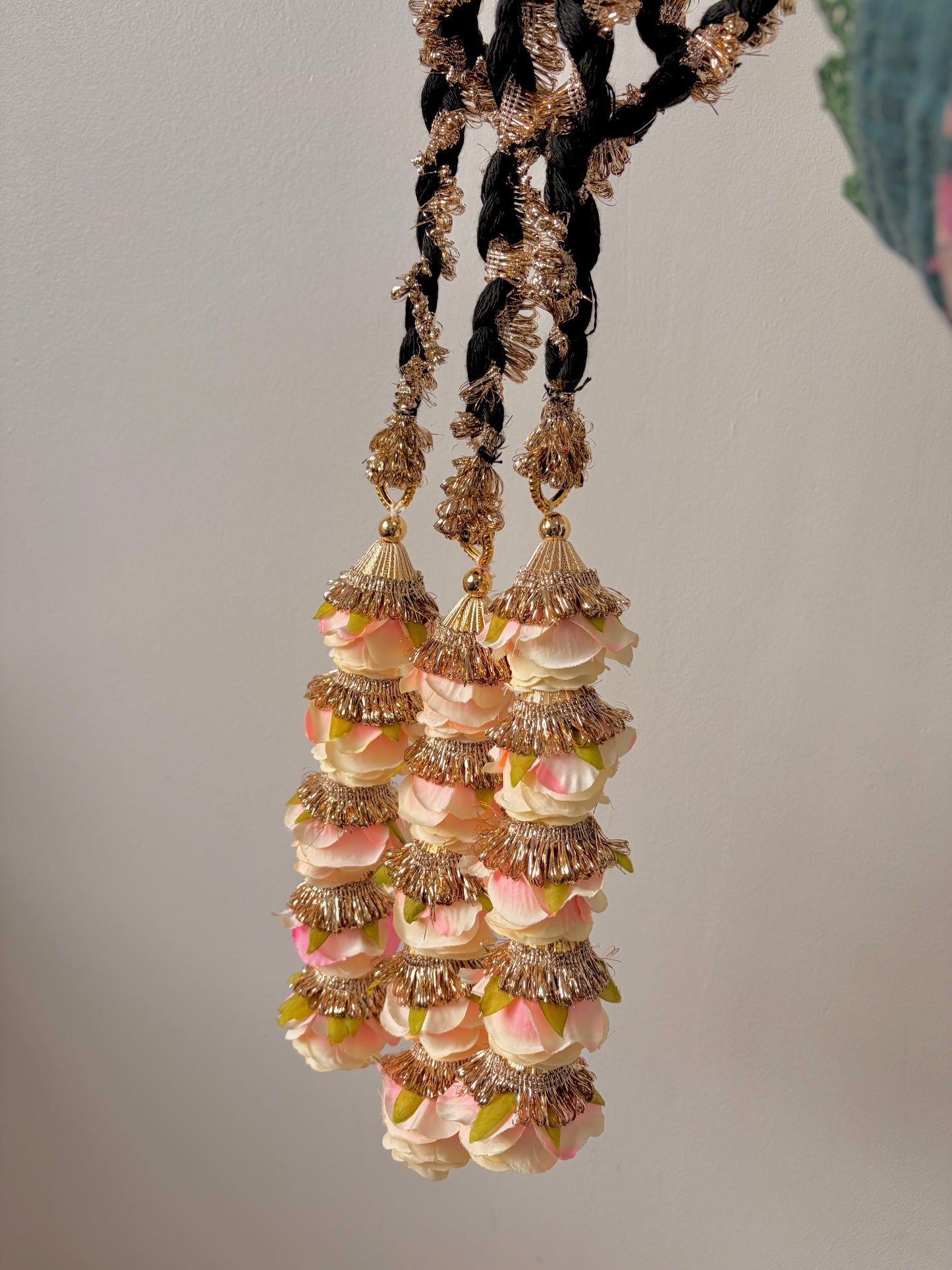 Gulab paranda ~ light pink