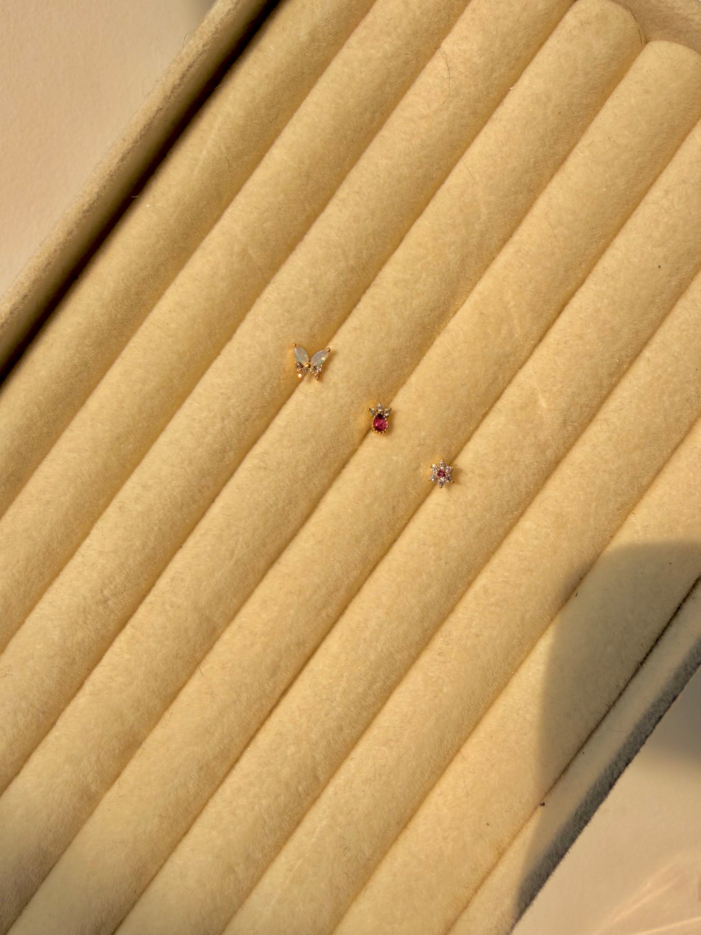 Tara nose stud trio~gold