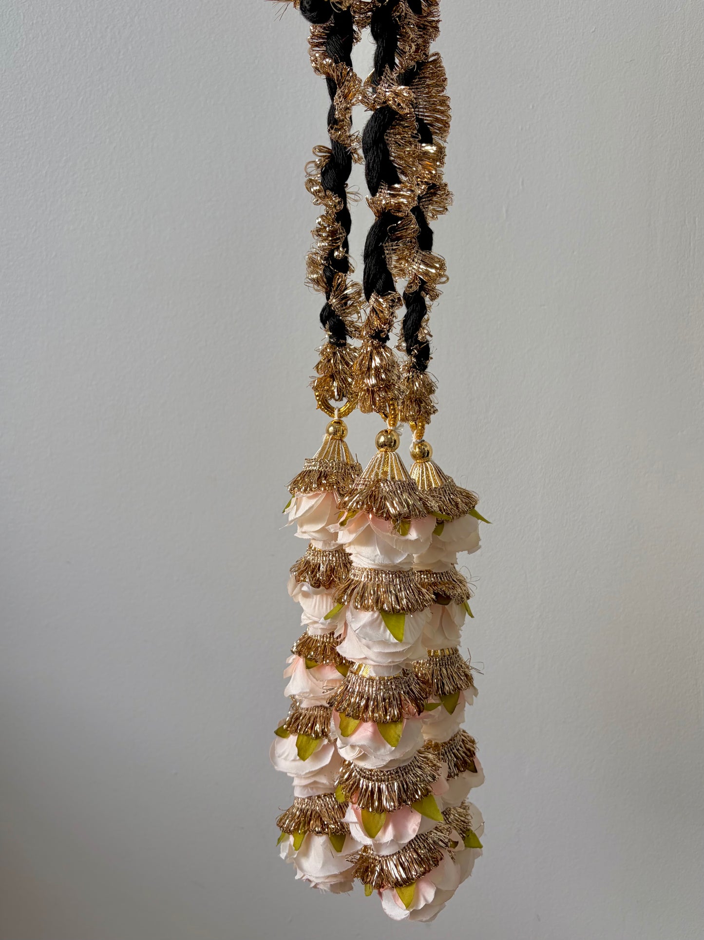 Gulab paranda ~ light pink