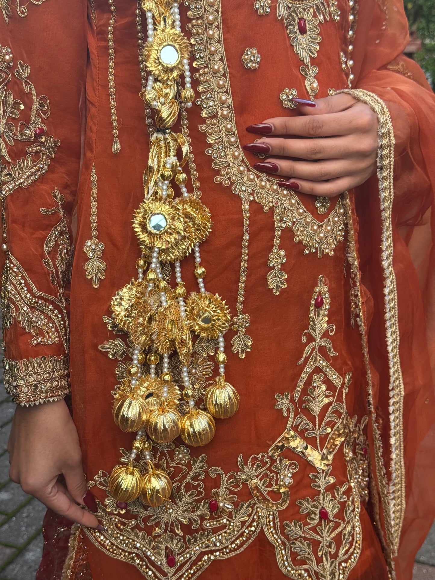 Mehru Gota Paranda ~ gold