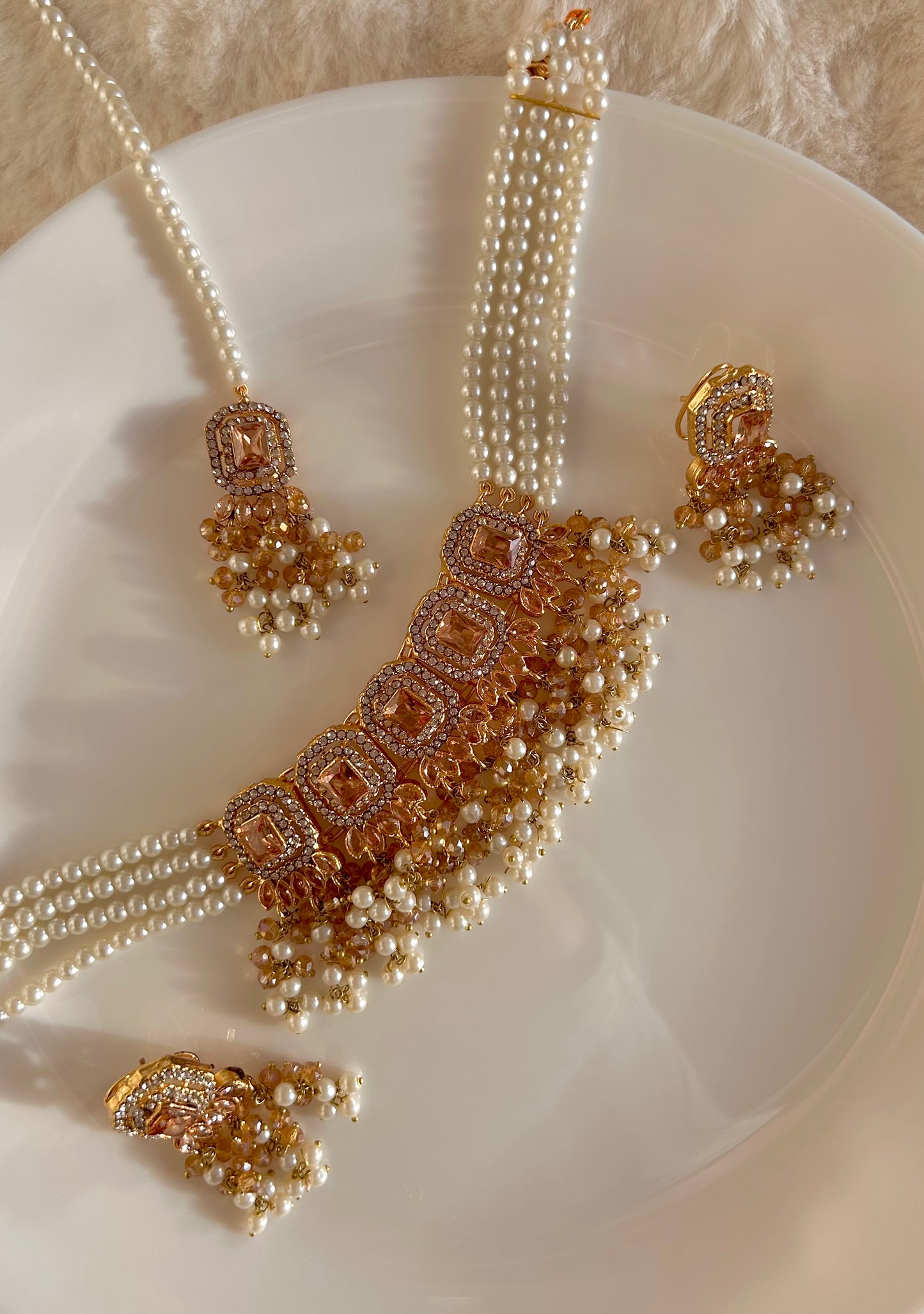 Minahil jewellery set - Champagne & Pearl