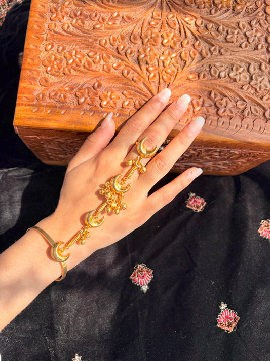Chandni hand chain