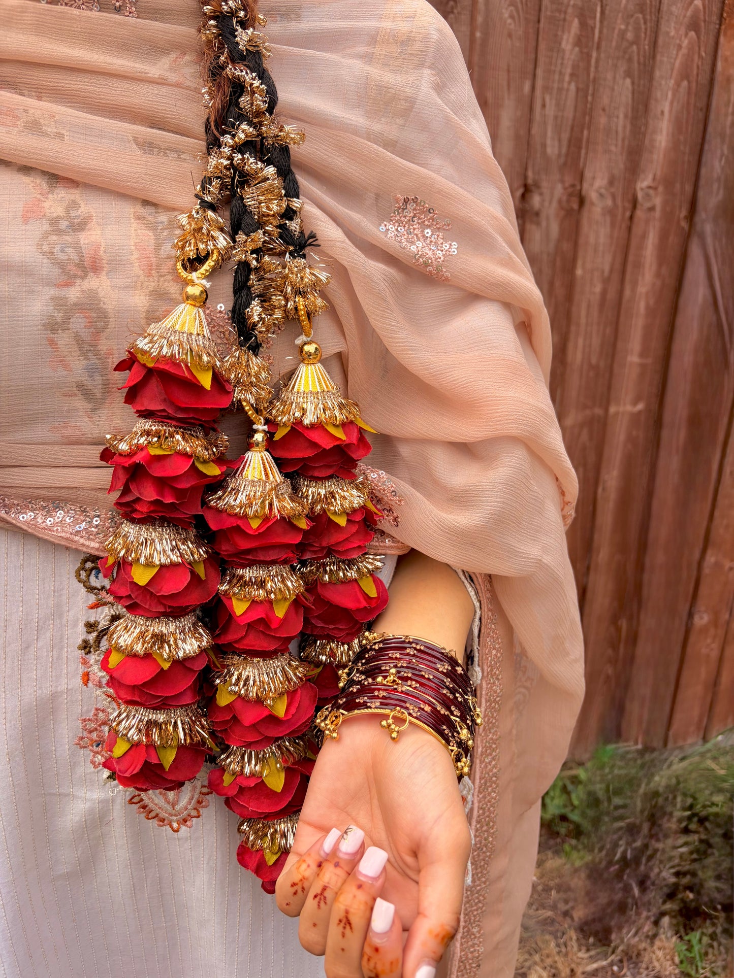 Gulab paranda ~ Red