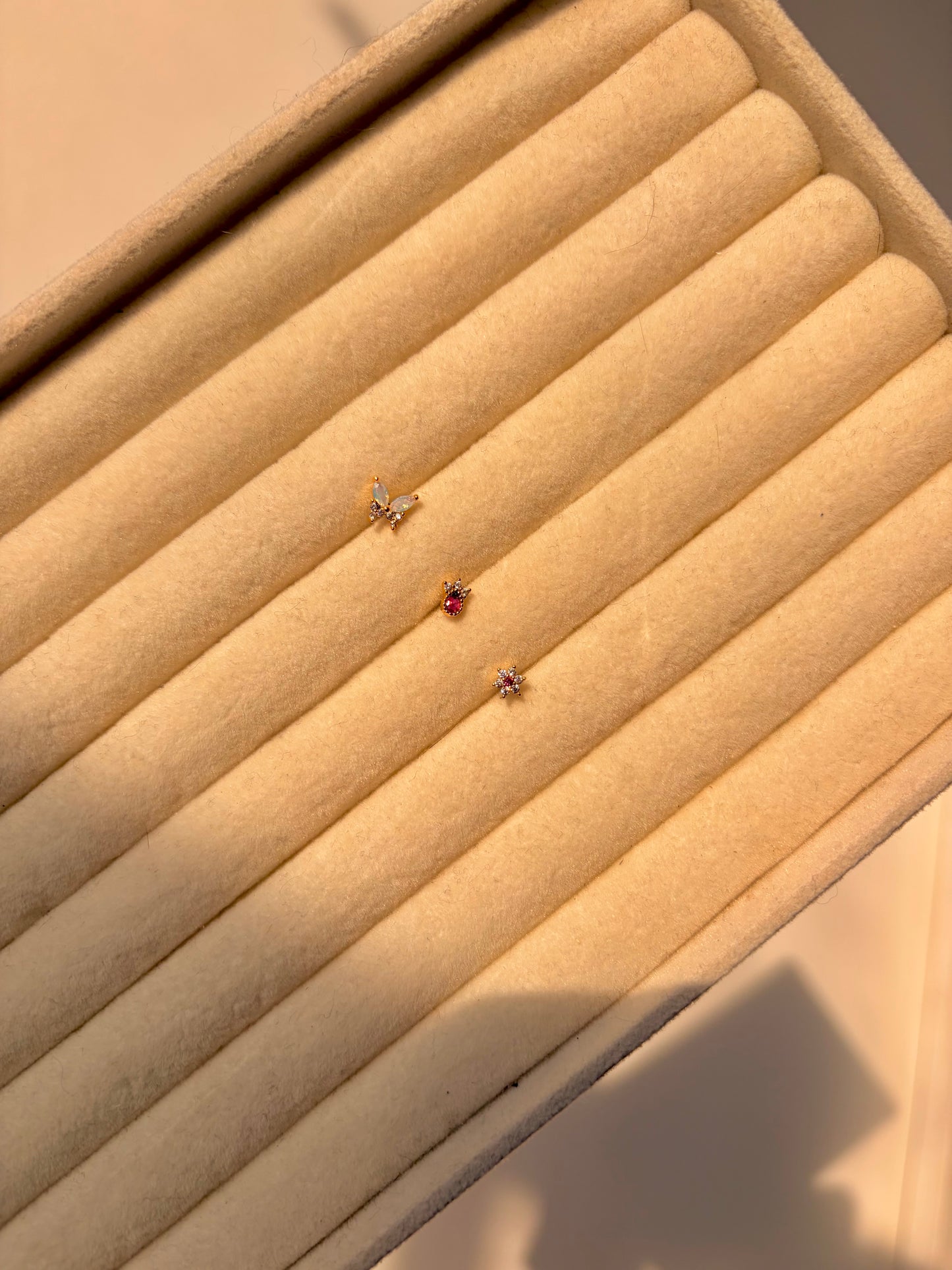 Tara nose stud trio~gold