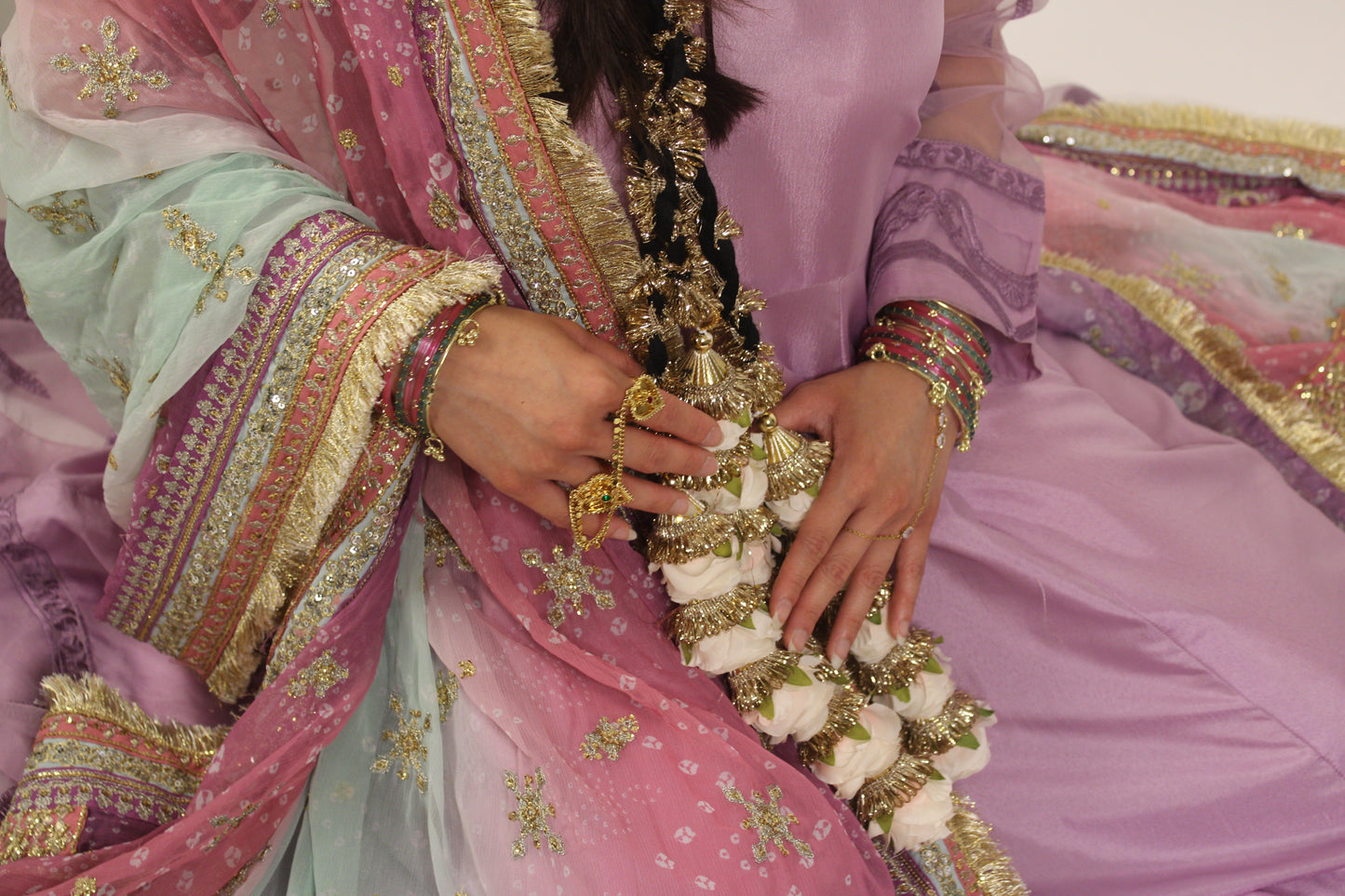 Gulab paranda ~ cream & light pink