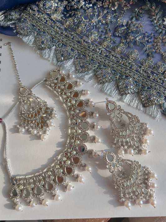 Farah jewellery set~ Silver & Pearl