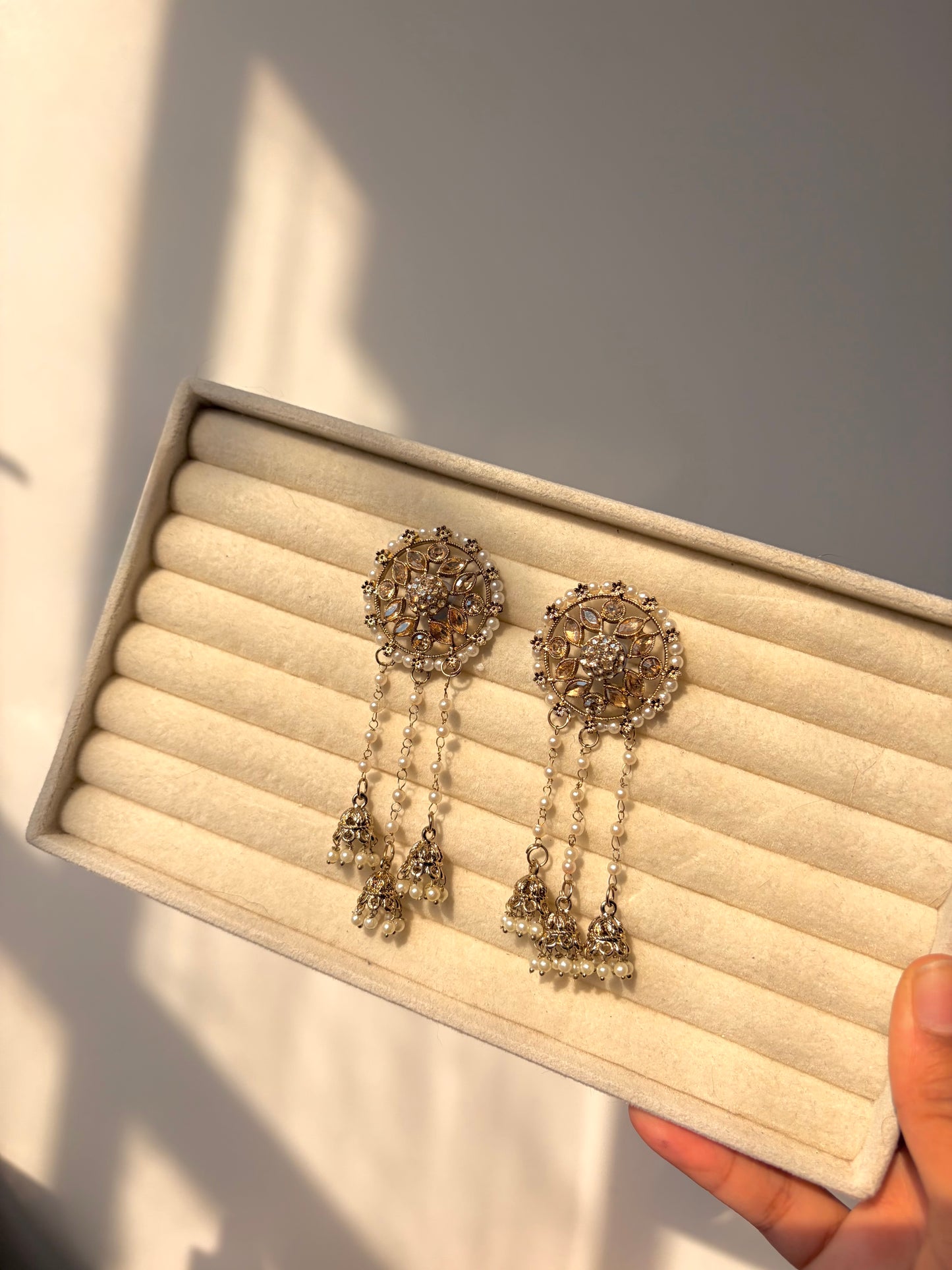Sundas jhumkay
