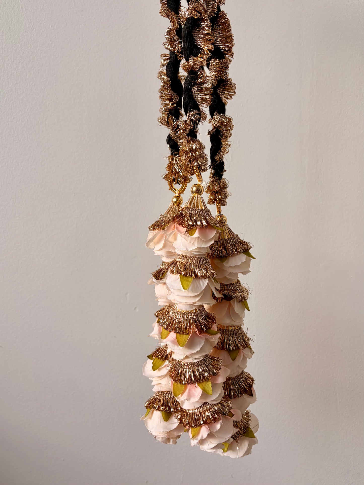 Gulab paranda ~ light pink