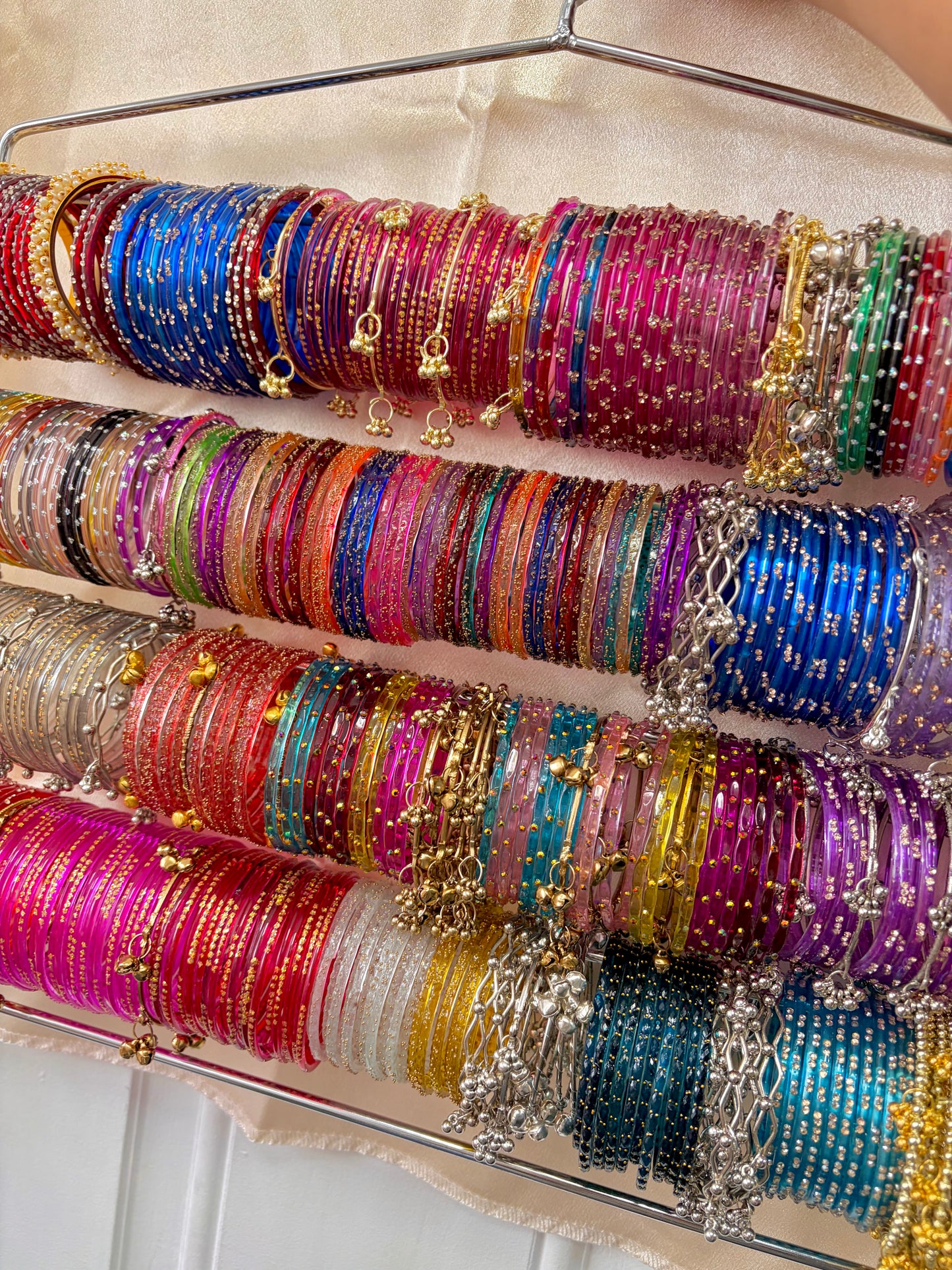 Hanging bangle organiser