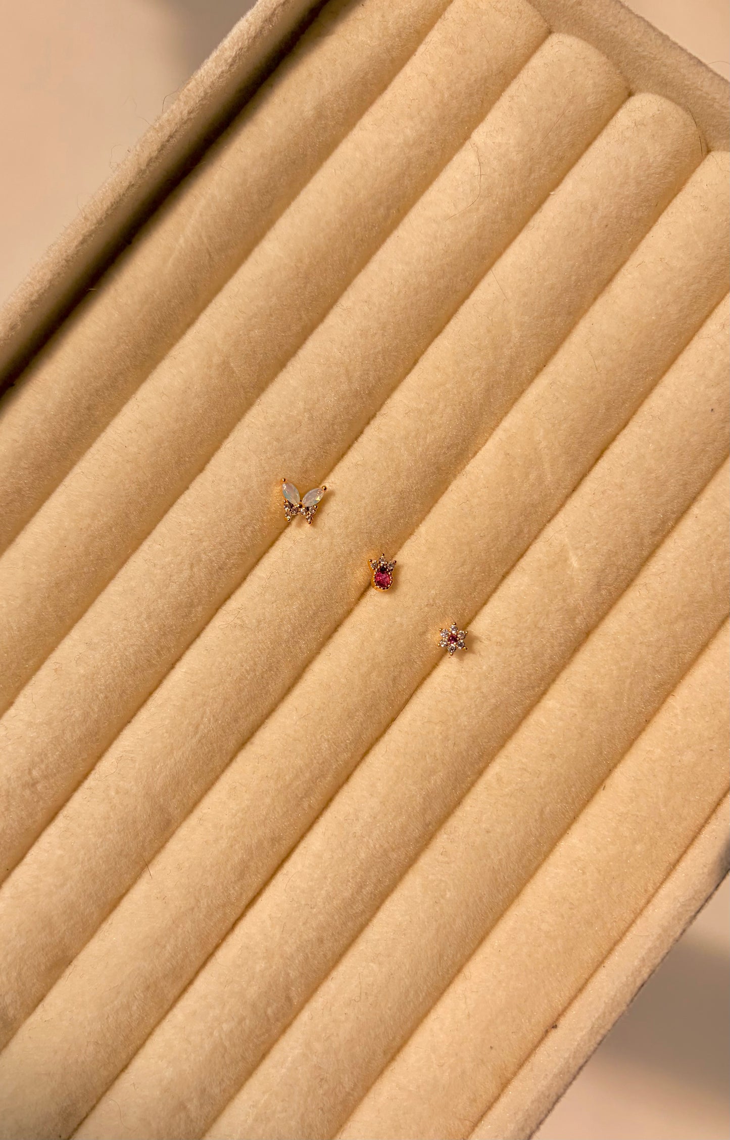 Tara nose stud trio~gold