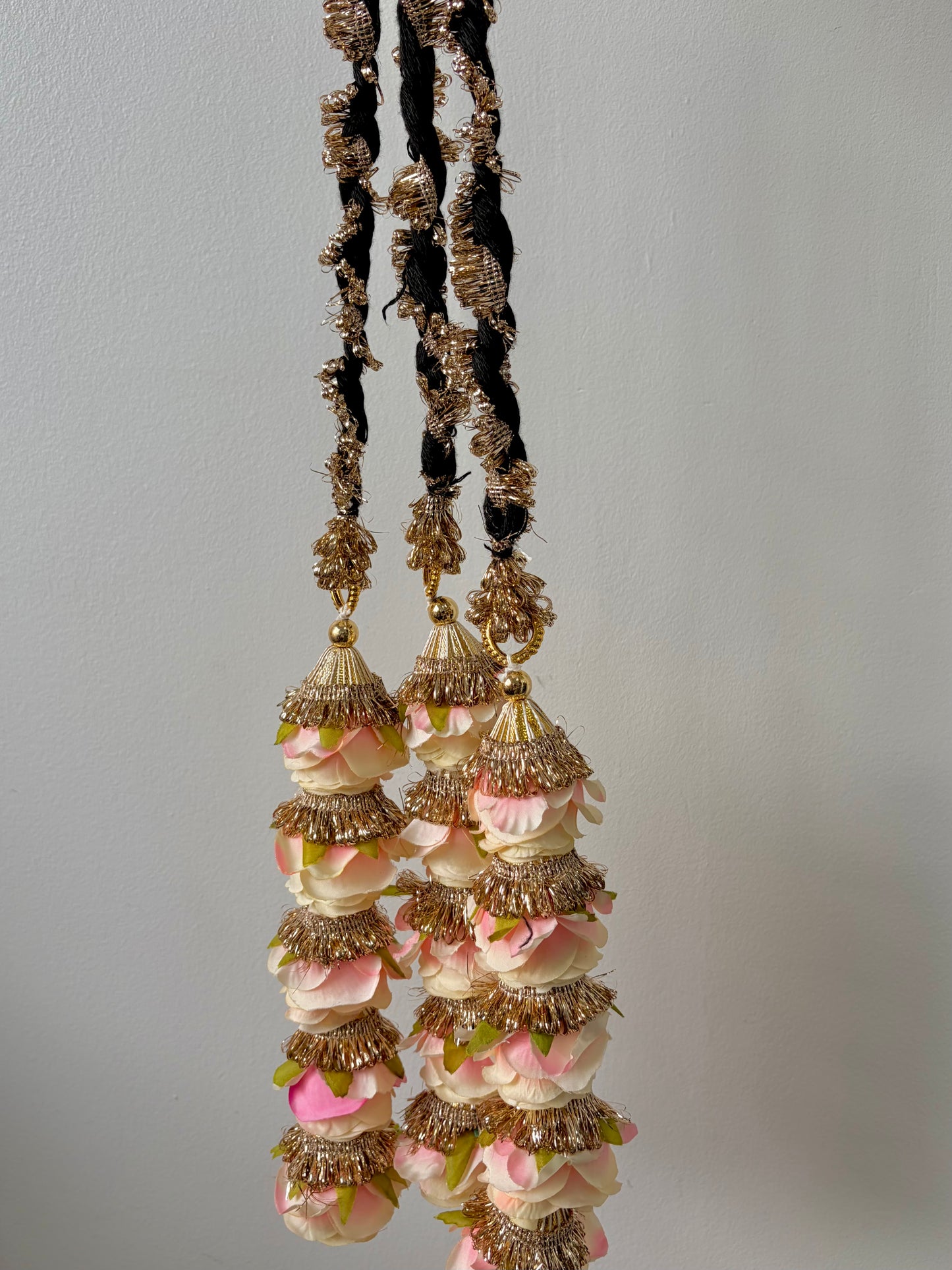 Gulab paranda ~ light pink