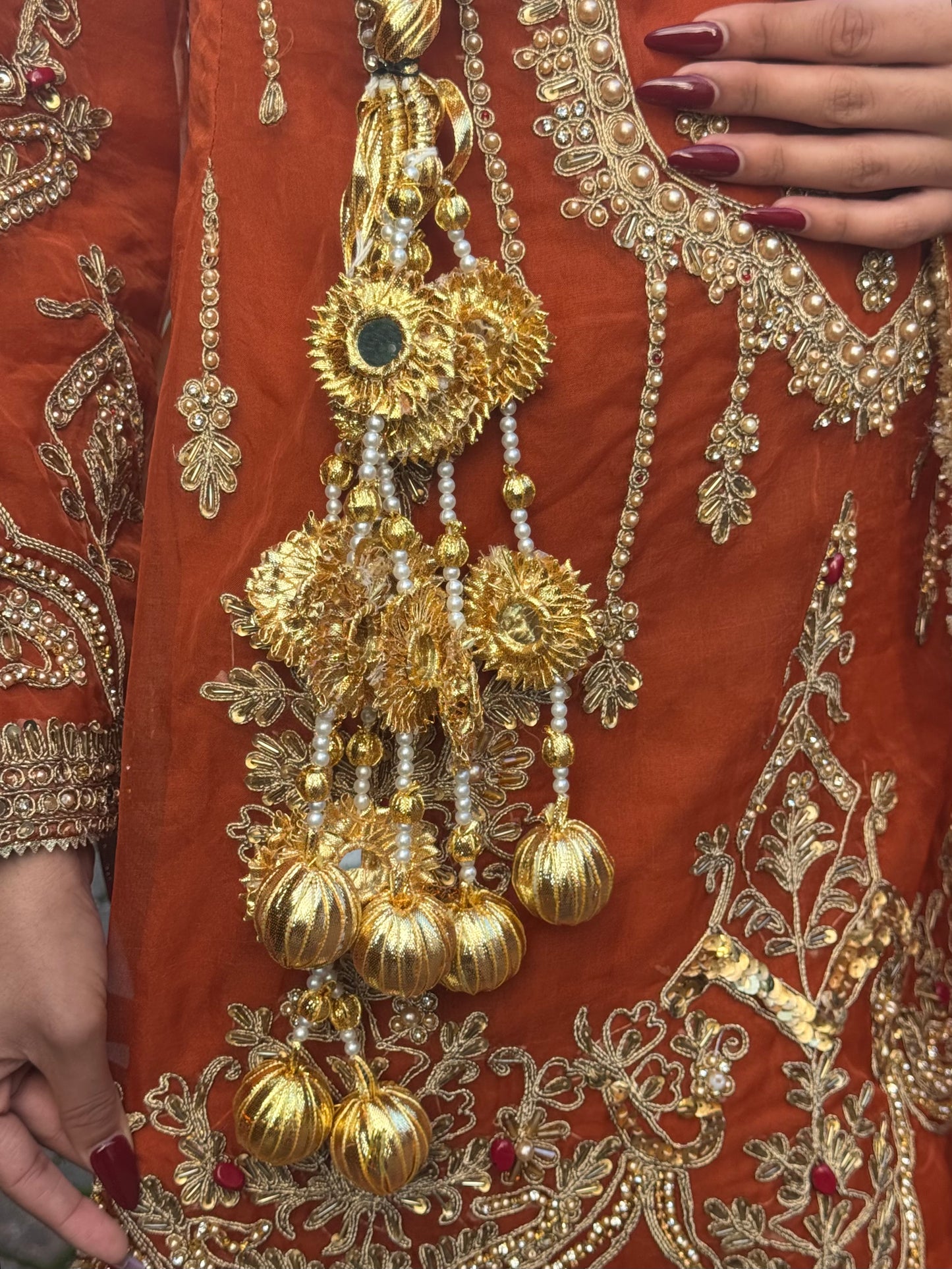 Mehru Gota Paranda ~ gold