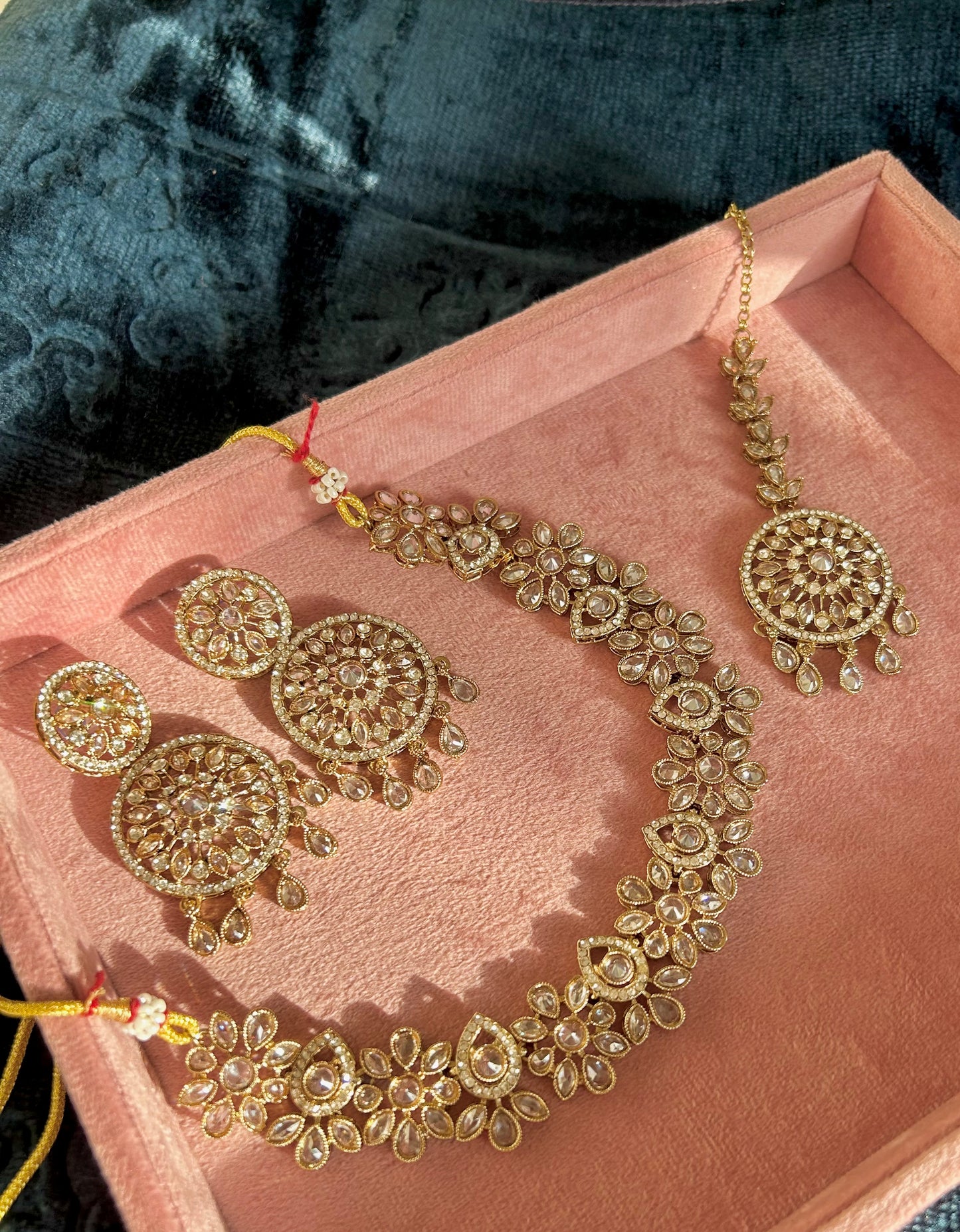 Essra jewellery set