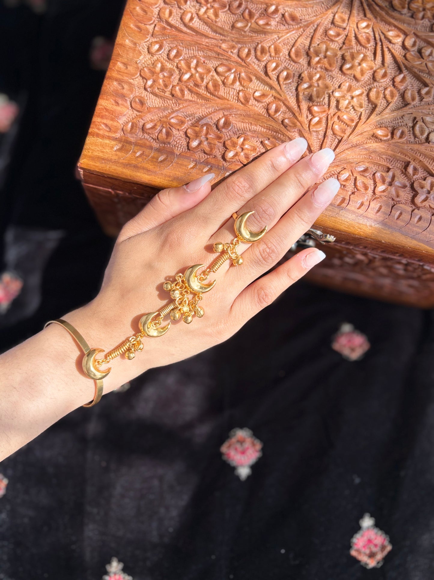 Chandni hand chain
