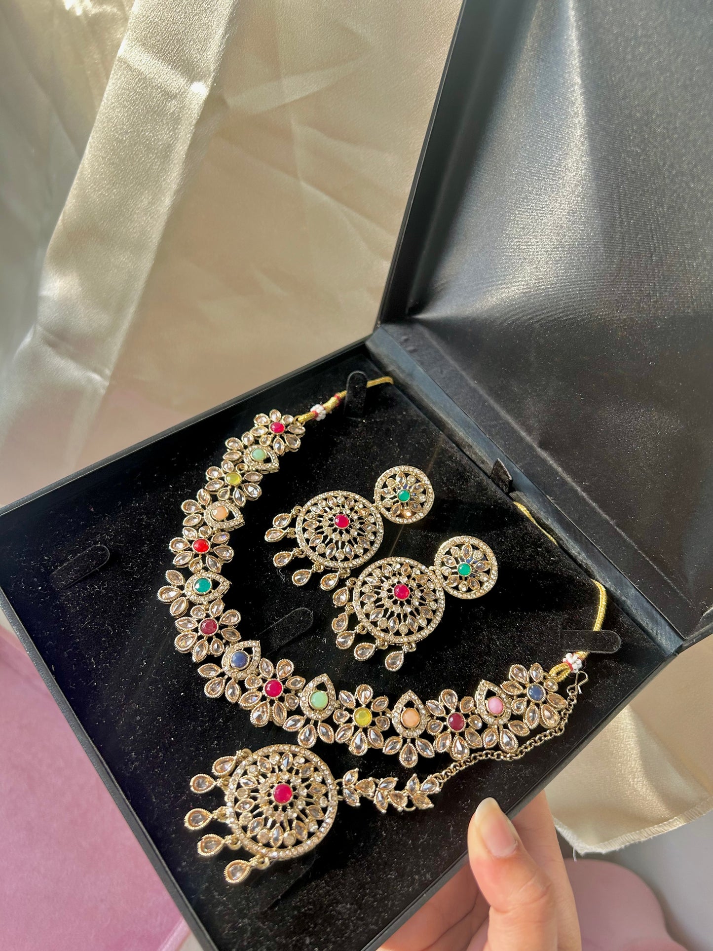Essra jewellery set~ multi