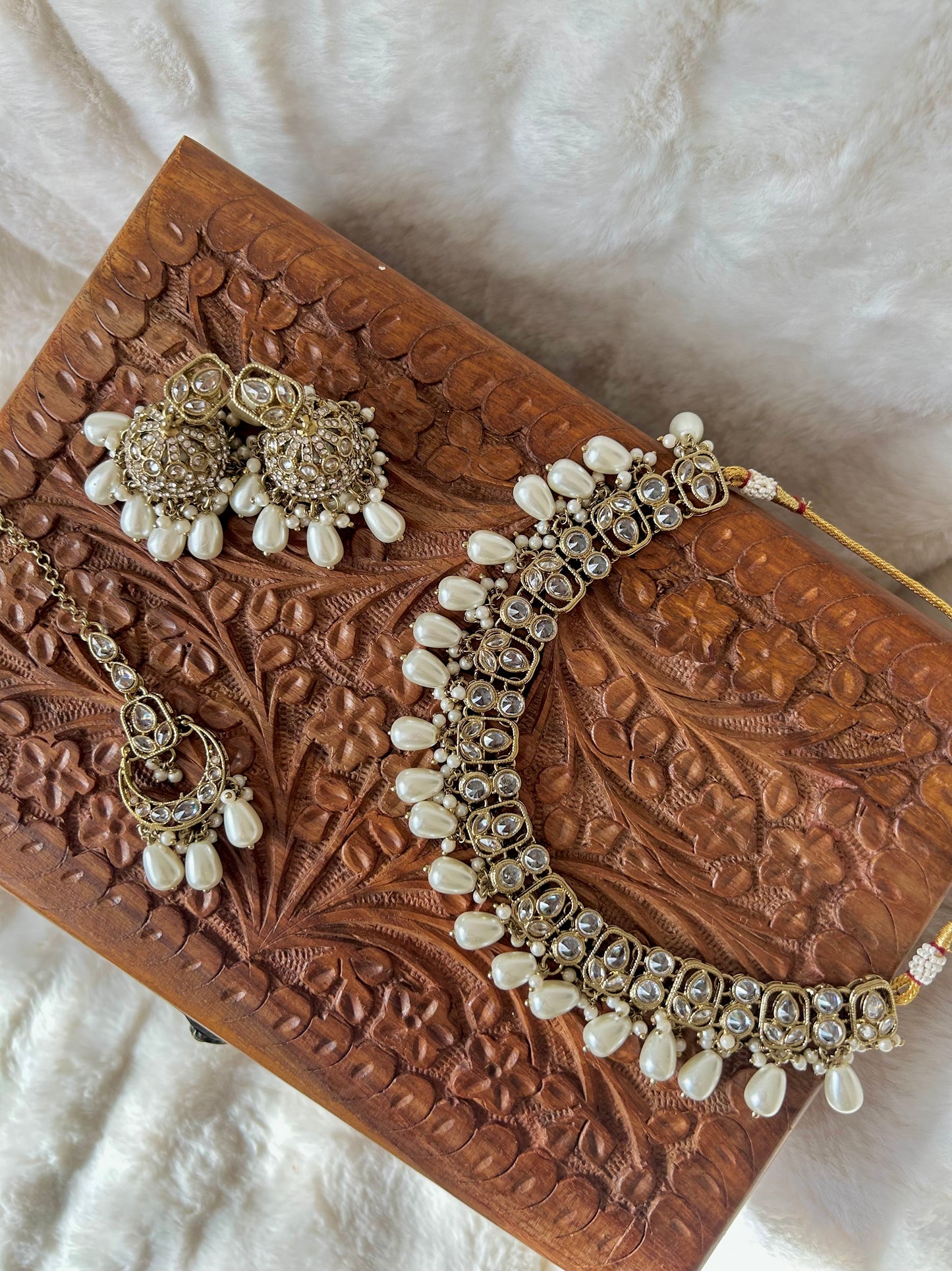 Preeti set ~ Pearl