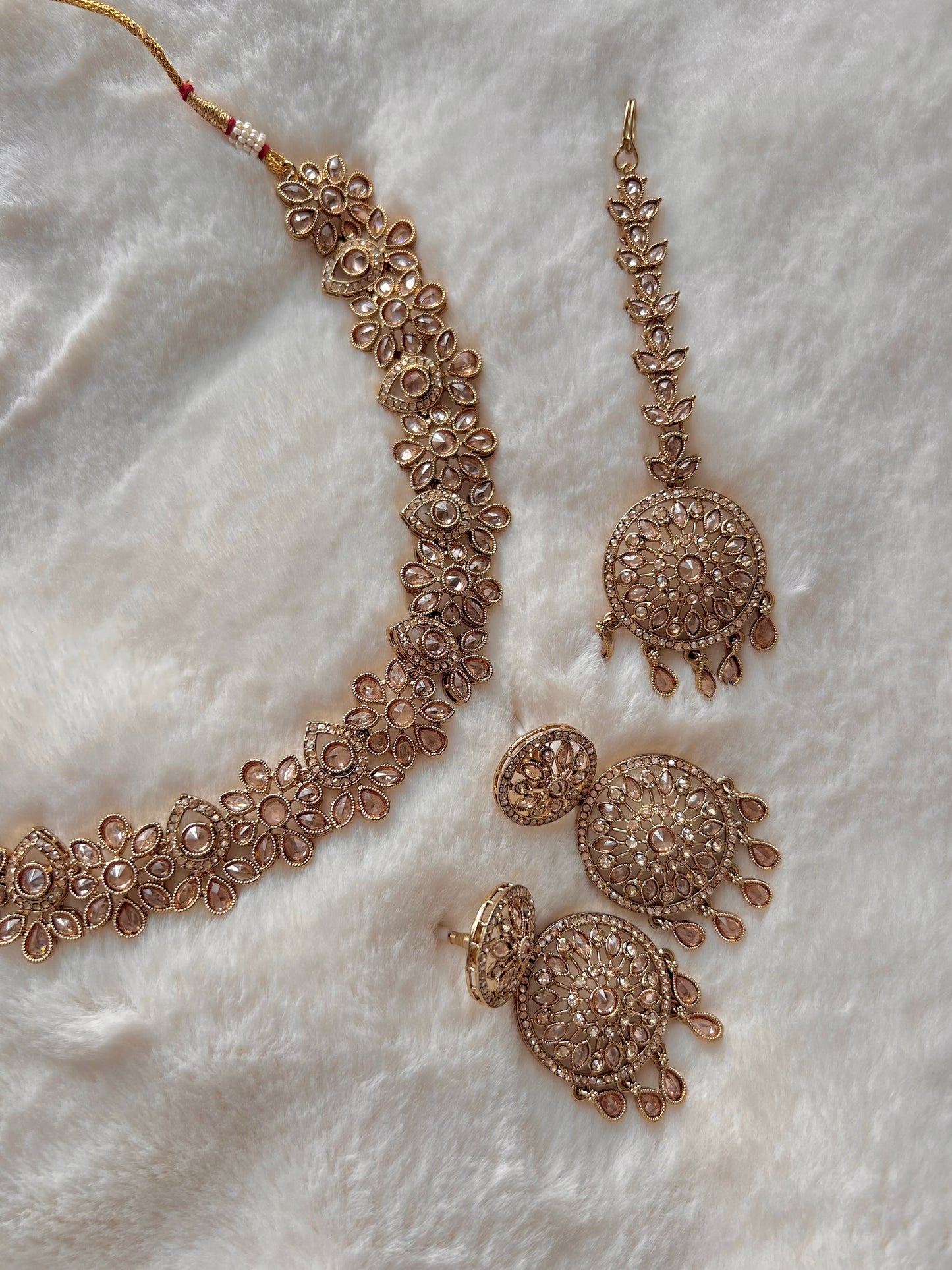 Essra jewellery set