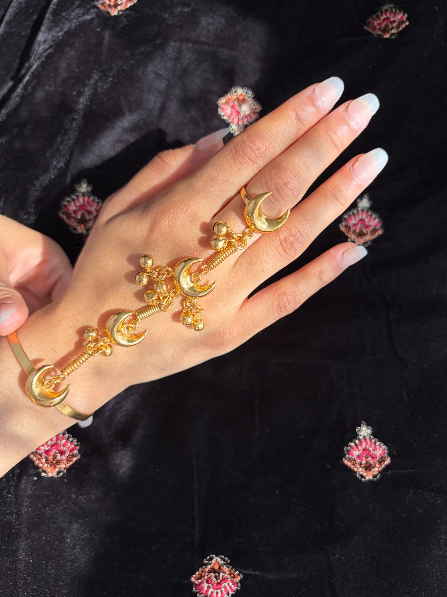 Chandni hand chain