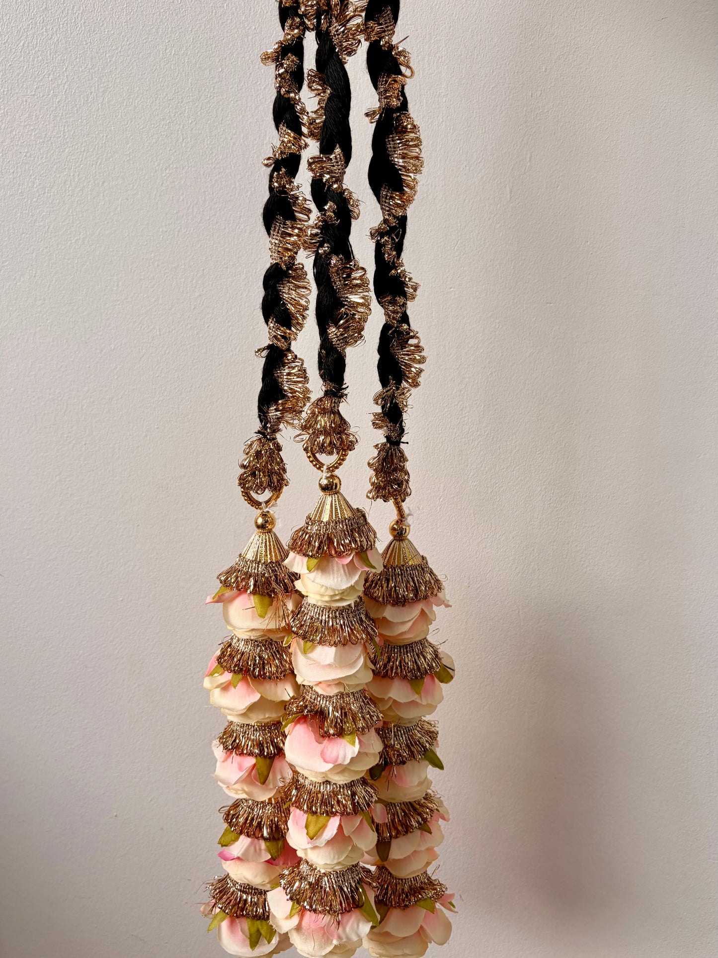 Gulab paranda ~ light pink