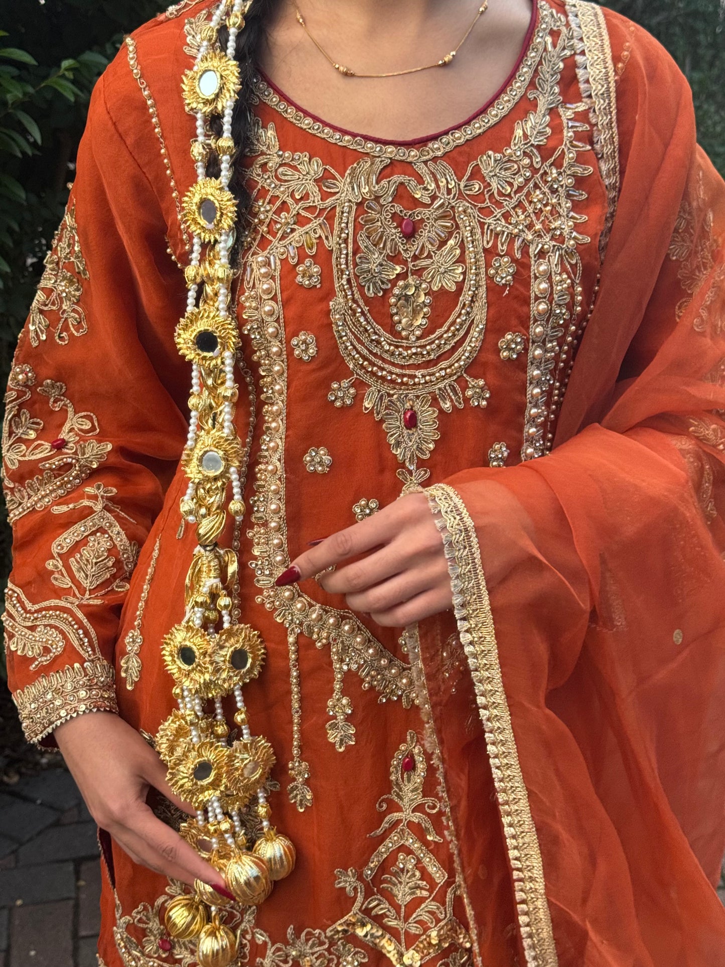 Mehru Gota Paranda ~ gold