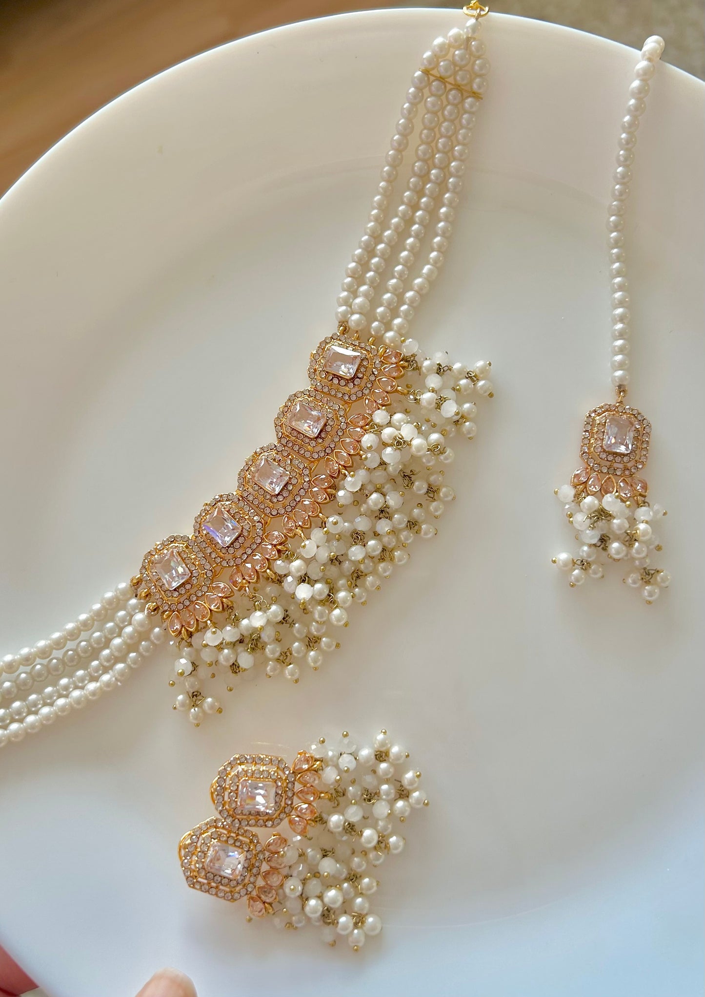 Minahil jewellery set -Clear