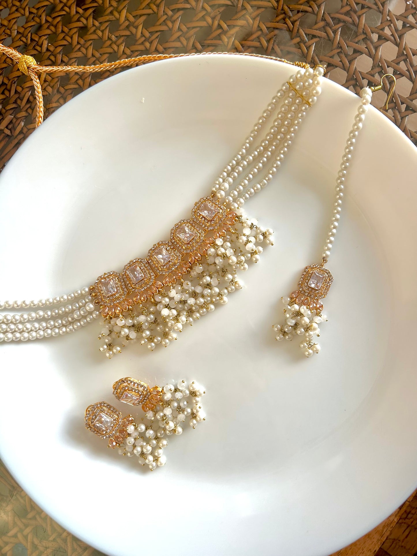 Minahil jewellery set -Clear