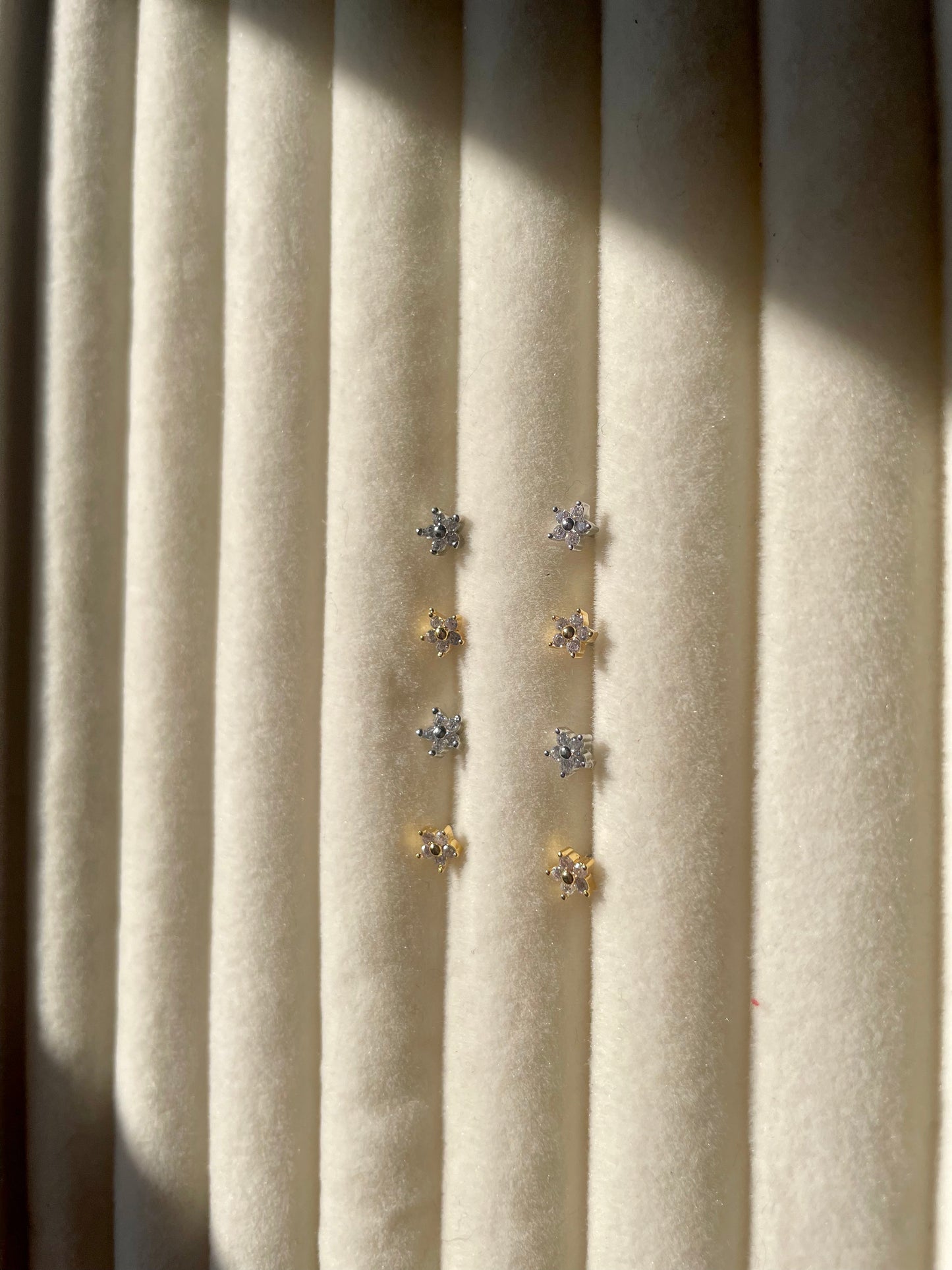 Flora Nose Stud - gold/silver