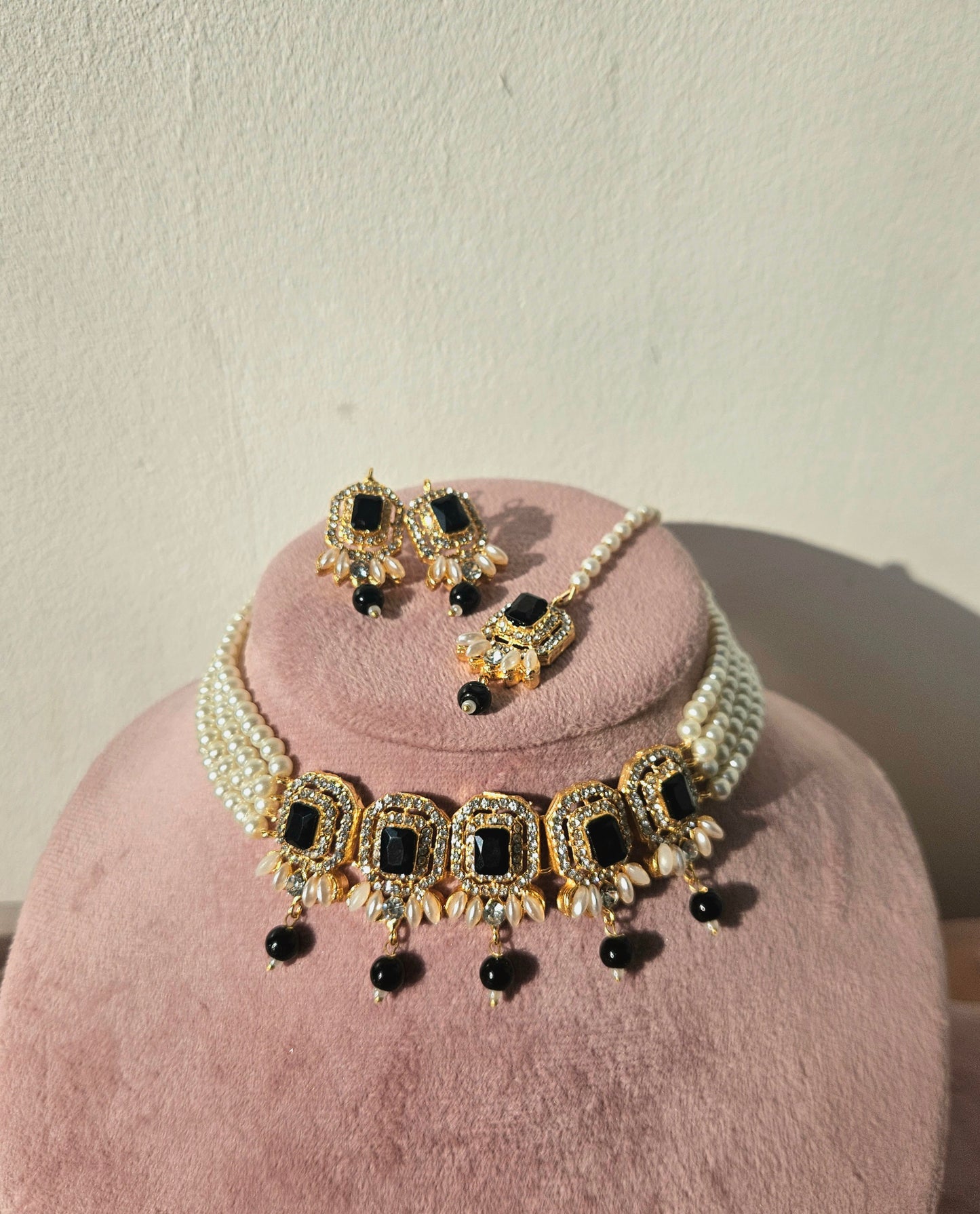 Nusrat jewellery set - Black